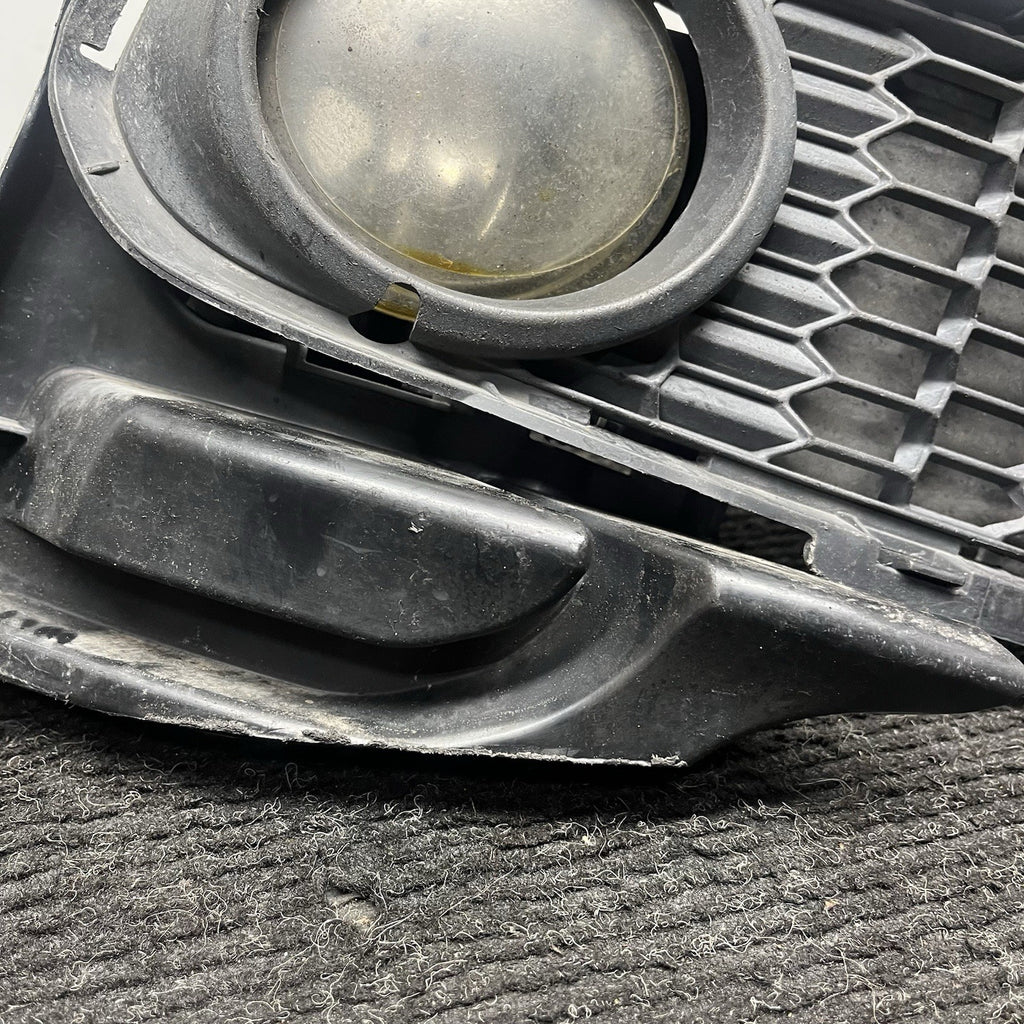 ☑️ BMW 3 Series E92 E93 Front Right Hand Fog Light Grill Guard 8048774 OEM