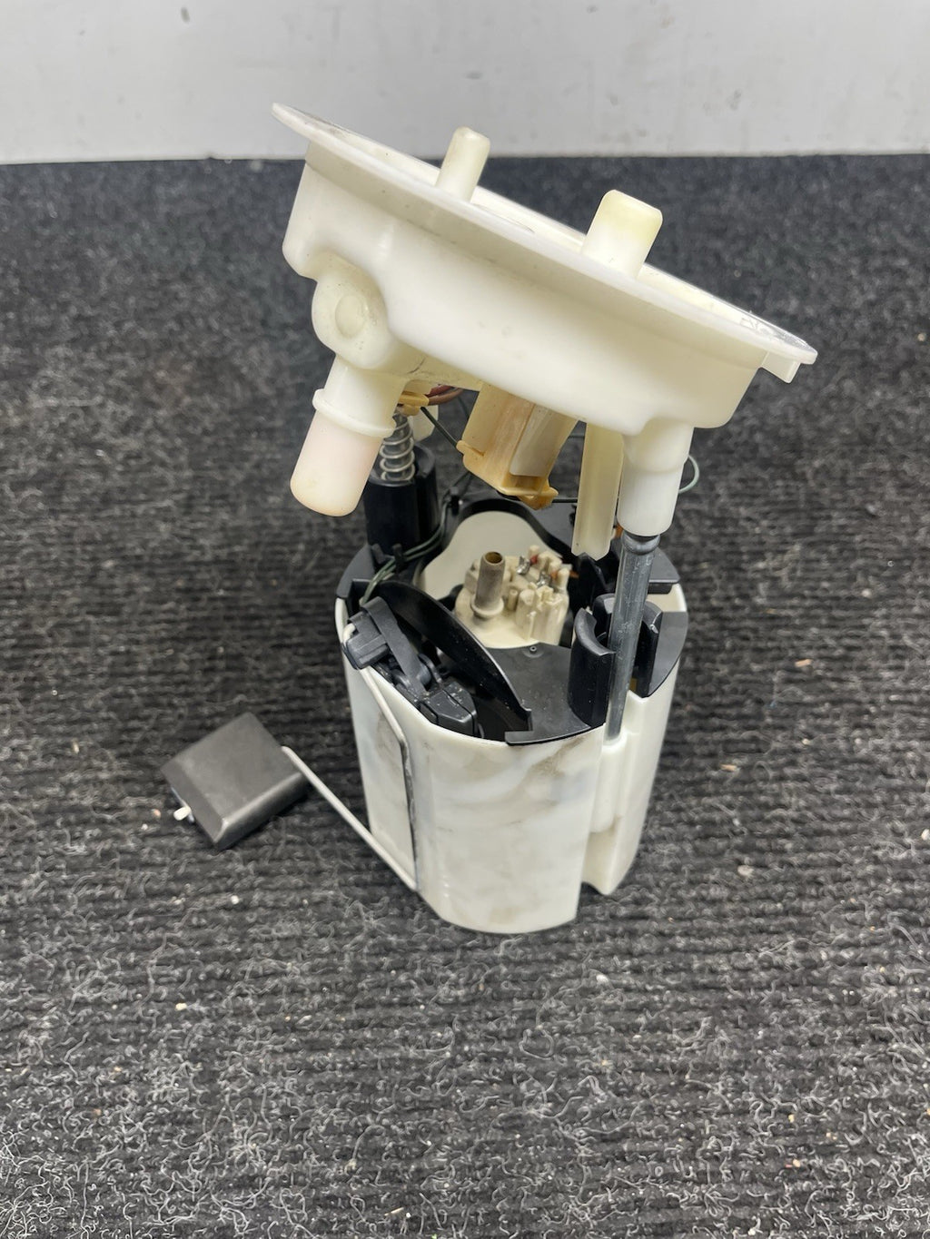 ☑️ 06-13 BMW E90 E84 E82 E88 E92 128i 135i 335i X1 Right Fuel Pump Assembly OEM