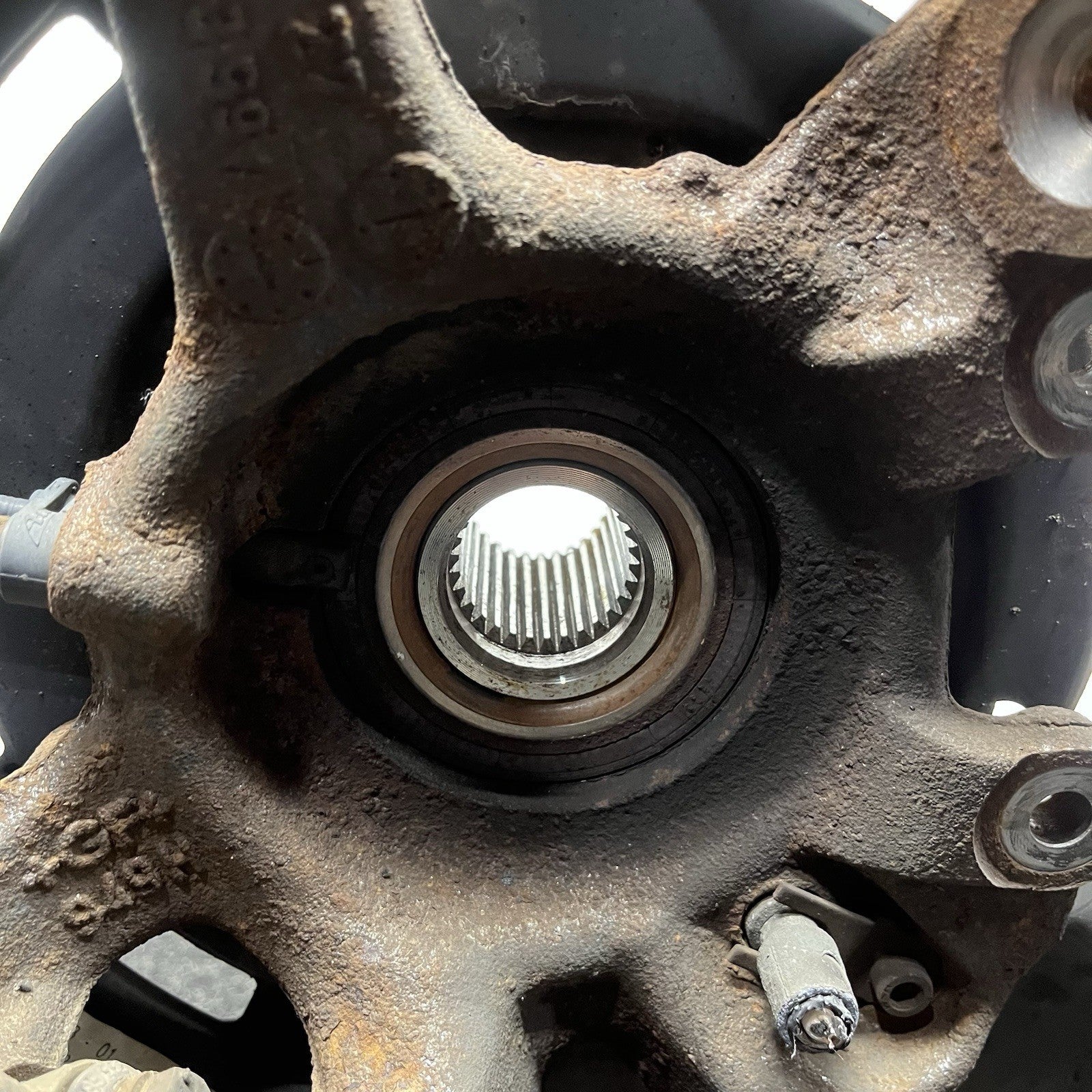 ☑️ 07-13 BMW E82 E88 E90 E92 E93 Rear Driver Hub Spindle Bearing Knuckle OEM