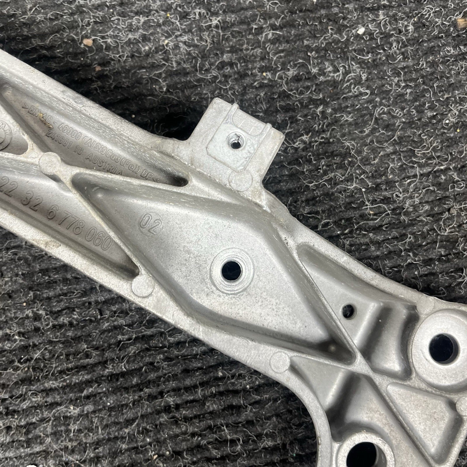☑️ 06-13 BMW E92 335i Automatic Transmission Mount Bracket Support OEM