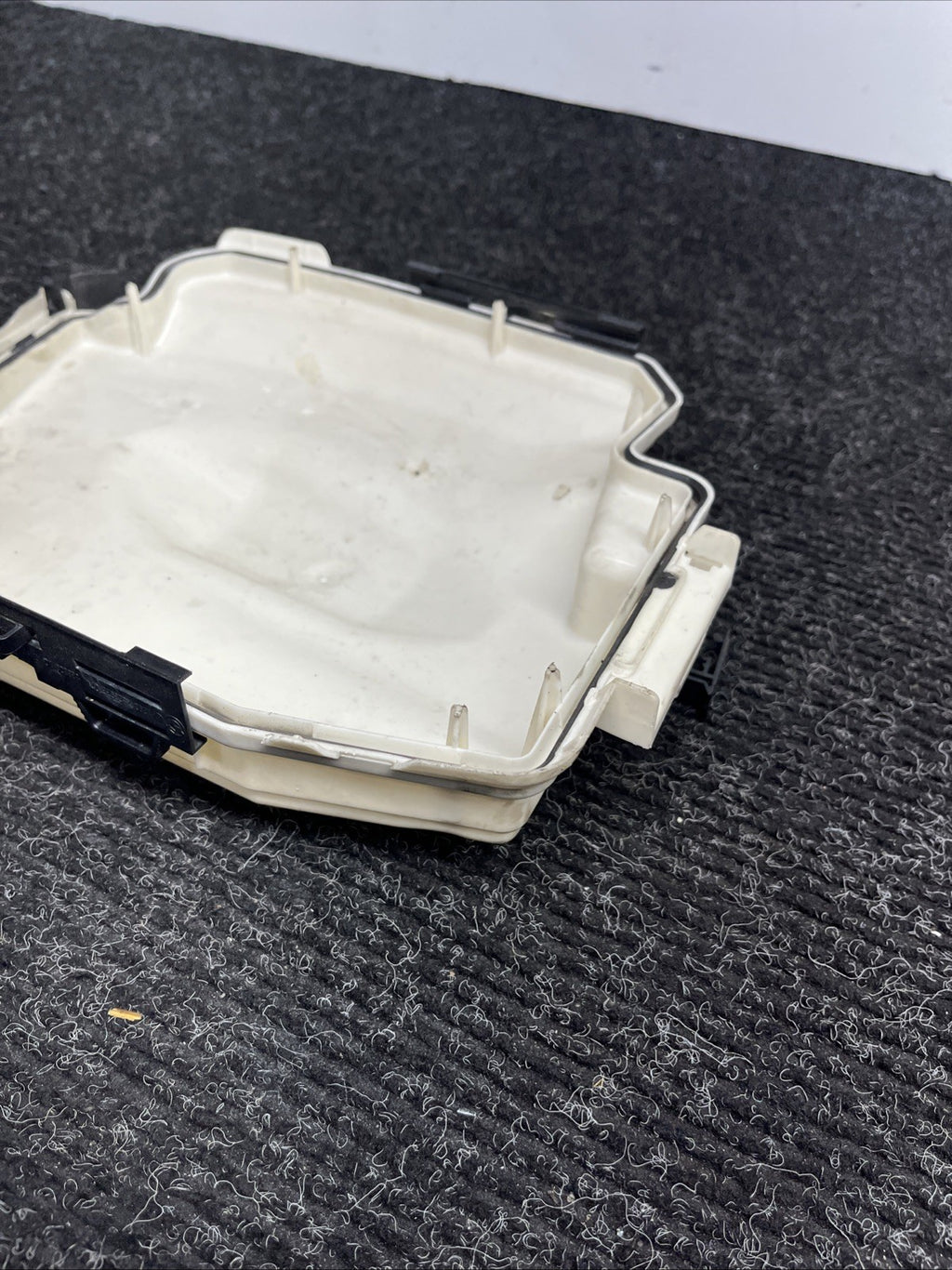 ☑️ BMW E88 E82 E90 E92 E84 DME ECU Electronic Computer Box Top Cover Housing OEM