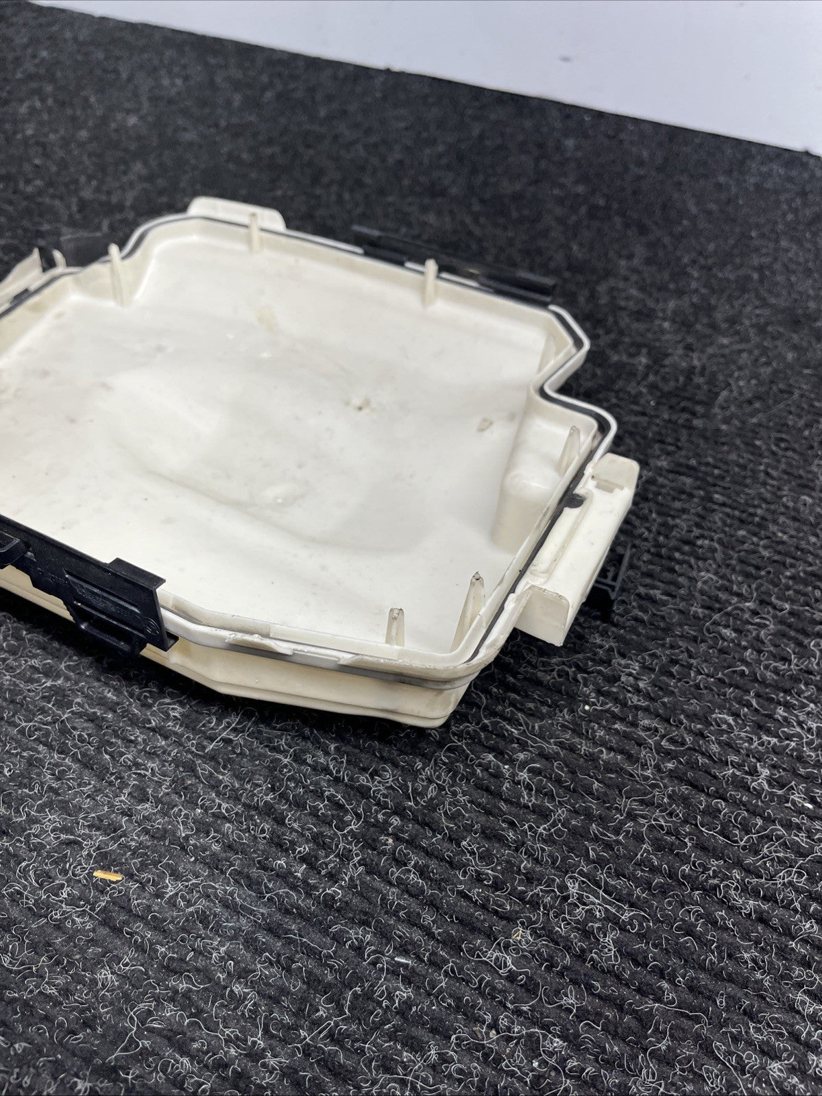 ☑️ BMW E88 E82 E90 E92 E84 DME ECU Electronic Computer Box Top Cover Housing OEM