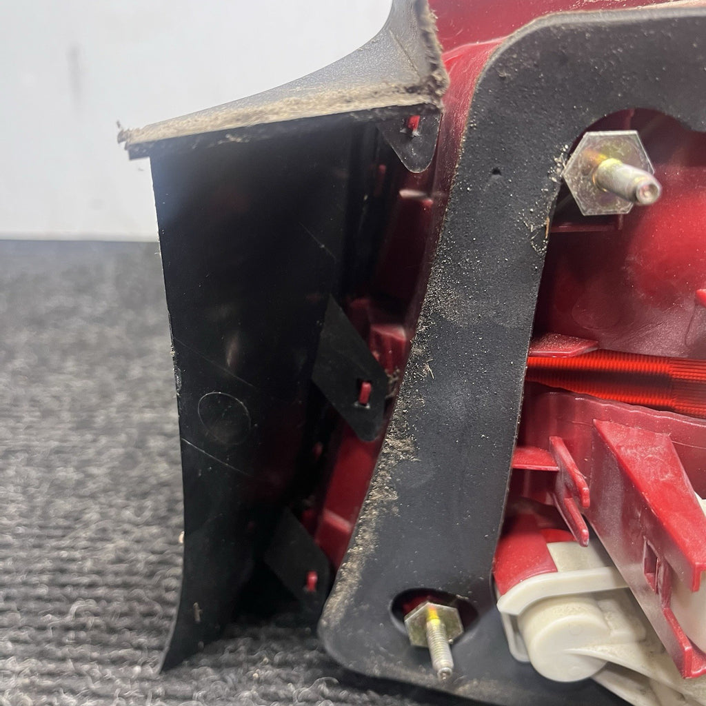 ☑️ 2006-2008 BMW 325I 328I 335I E90 LEFT DRIVER SIDE TAIL LIGHT 7161955 OEM
