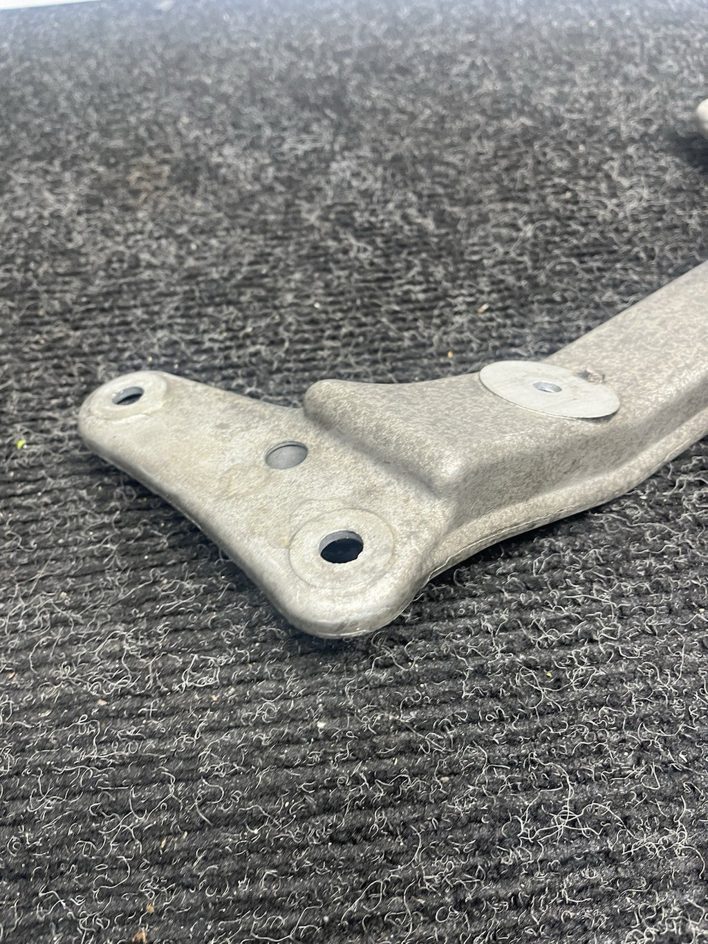 ☑️ 06-13 BMW E92 335i Automatic Transmission Mount Bracket Support OEM