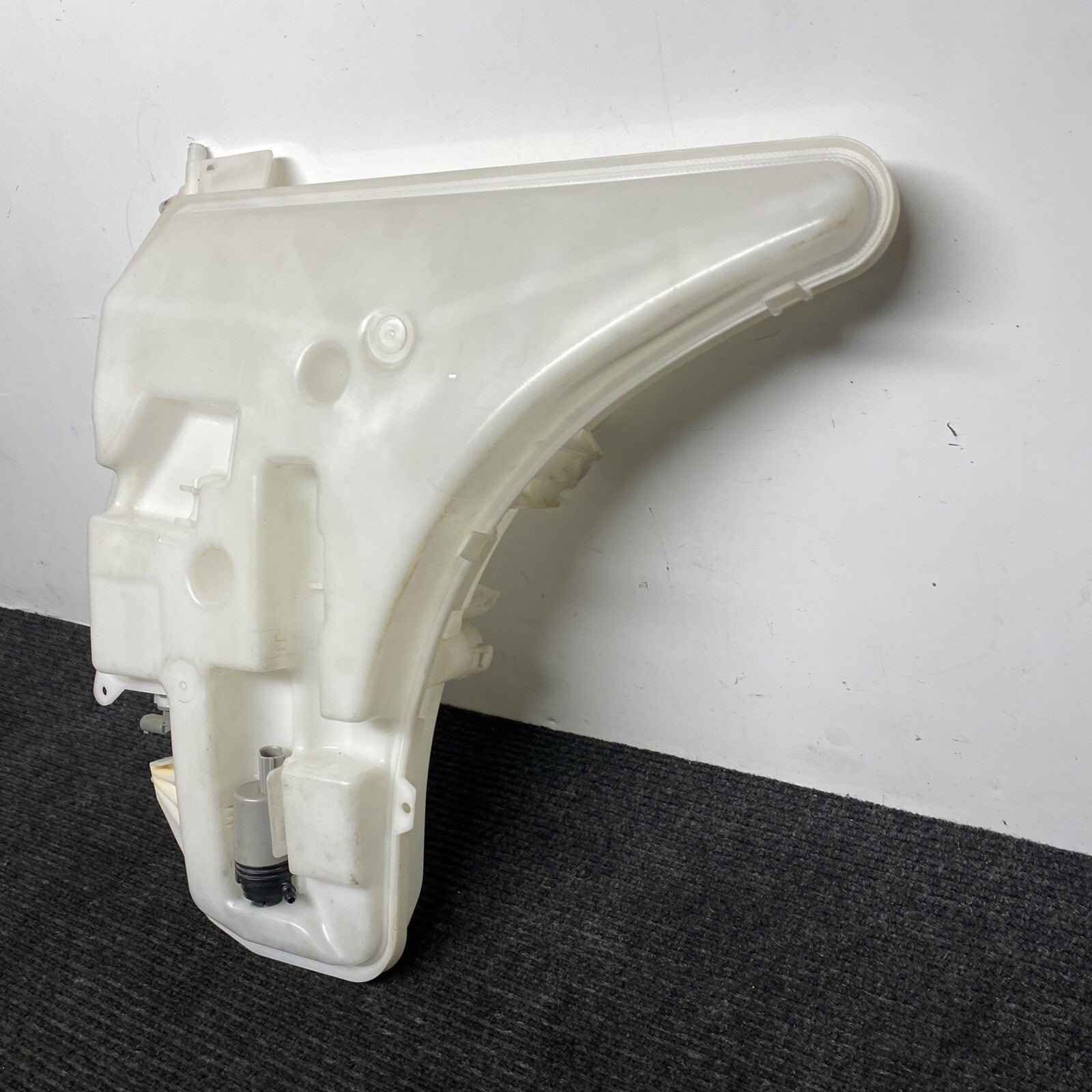 ☑️ 2008-2013 BMW 128i 135i E82 Windshield Washer Reservoir Tank Coupe Sedan OEM