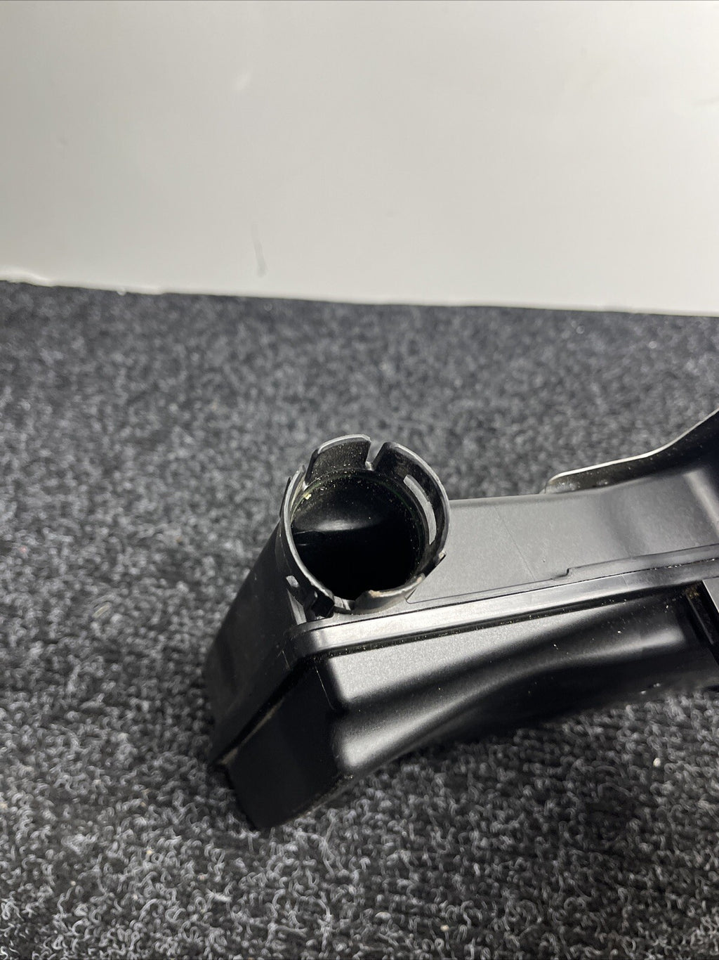 ☑️ 2016- 2022 BMW 740I G12 3.0L ENGINE AIR INTAKE RESONATOR OEM 13718607950