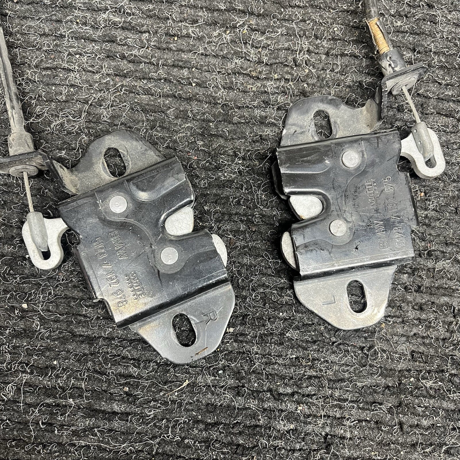 ☑️ BMW Z4 COUPE E86 FRONT HOOD LATCH SET 51237192976 OEM