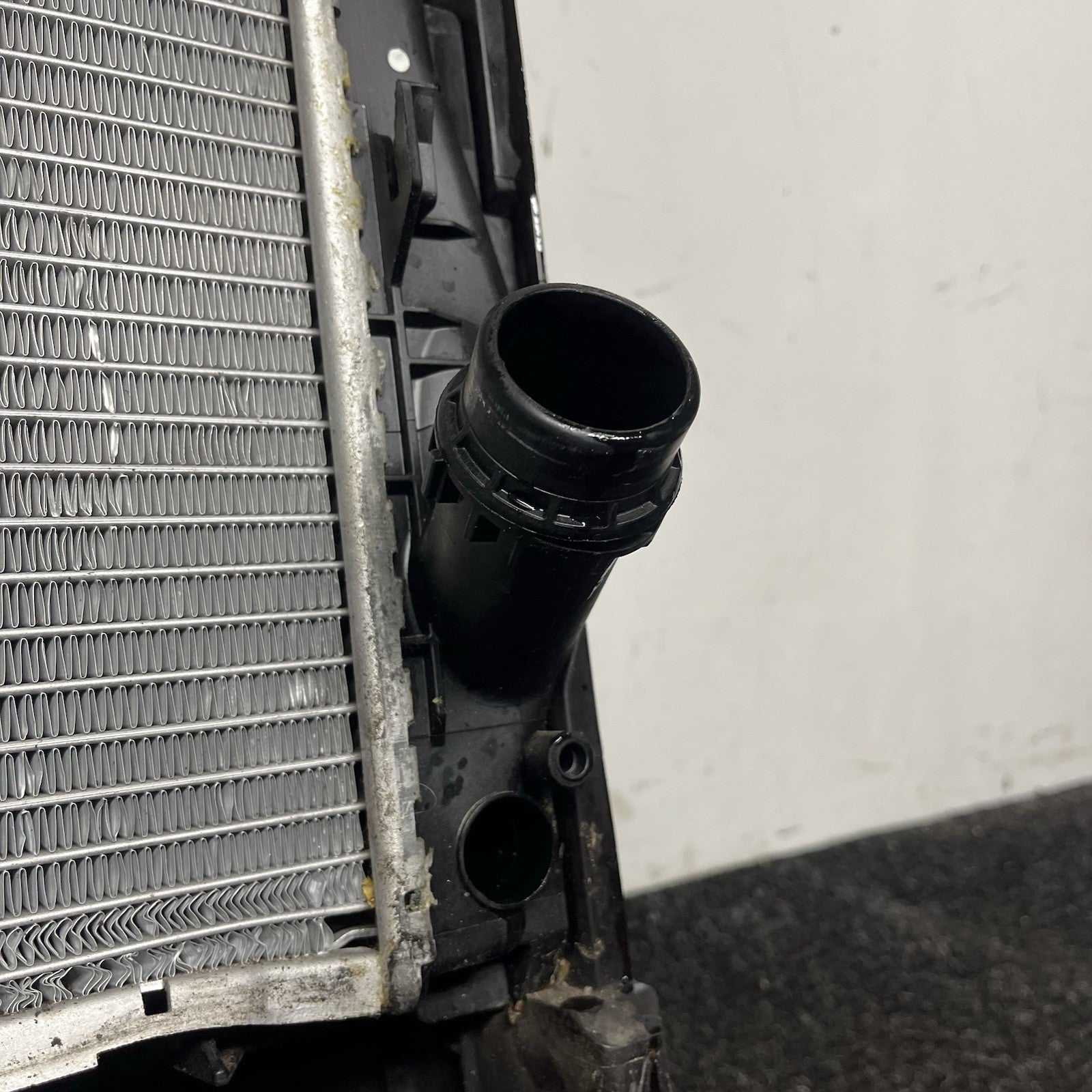 ☑️ BMW E88 E90 E92 135 335 N54 N55 Radiator Cooling Fan Assembly OEM