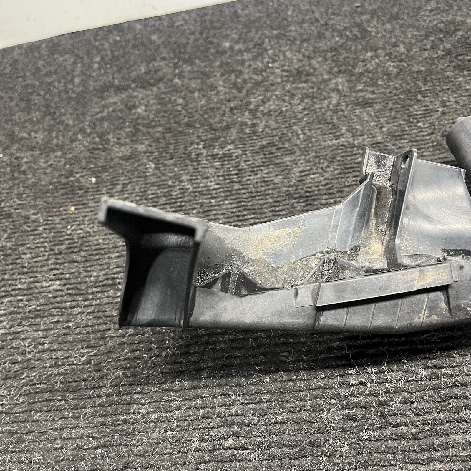☑️ 09-11 BMW E90 E91 LCI Front Left Driver Headlight Arm Bracket Mount Plastic