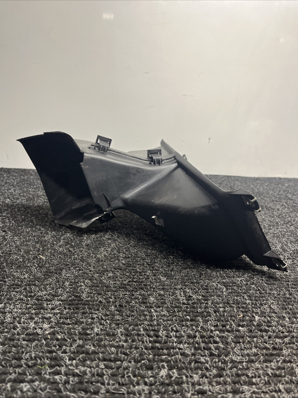 ☑️ 07-13 BMW E92 E93 335i 335xi Coupe Convertible Air Duct Front Right 8045348