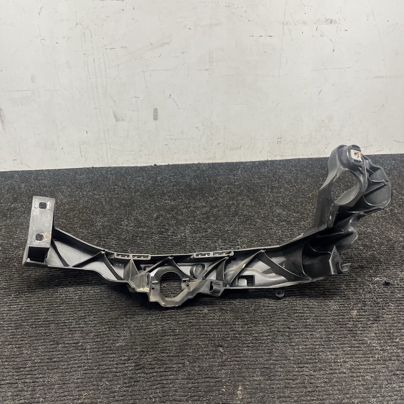 ☑️ 07-10 OEM BMW E92 E93 328 335 Right Passenger Headlight Bracket Carrier Mount