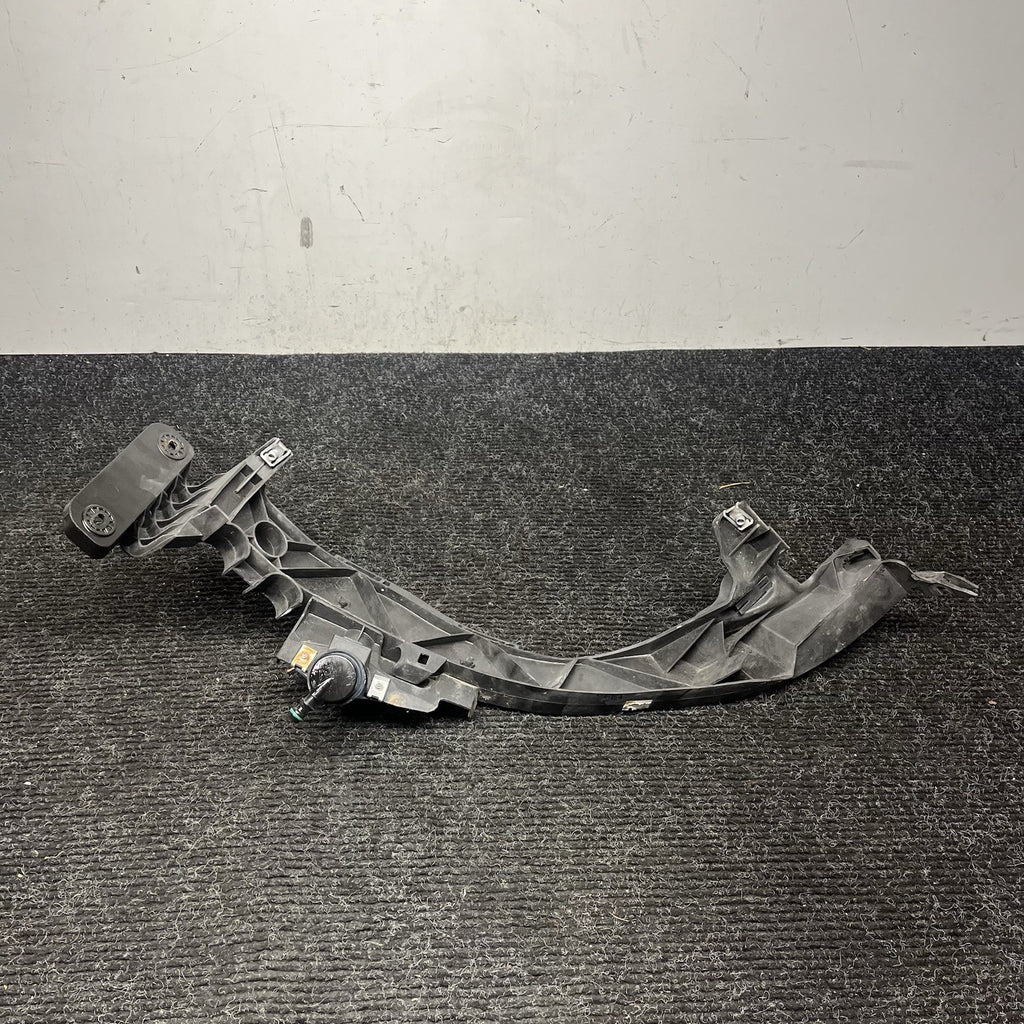 ☑️ 08-13 BMW E82 E88 135 Right Passenger Side Headlight Arm Bracket Mount