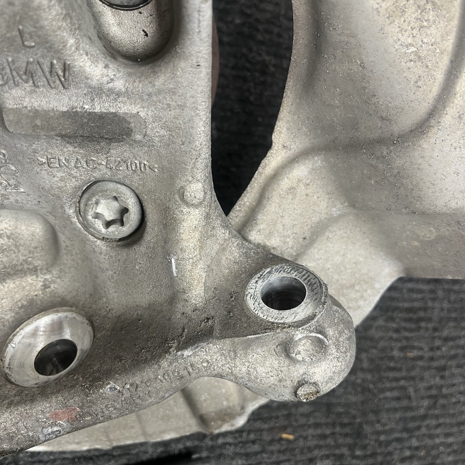 ☑️ 14-17 BMW F22 F23 M235i Front Left Driver Spindle Knuckle Hub RWD OEM