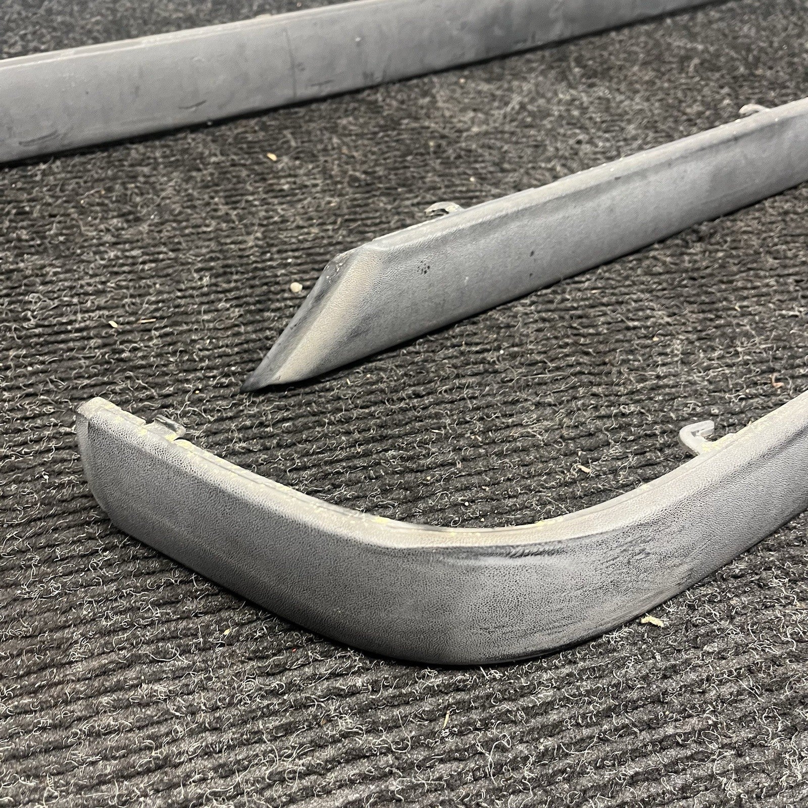 ☑️ 94-99 BMW E36 328i SEDAN SET OF 3 REAR BUMPER TRIM STRIP MOLDING OEM
