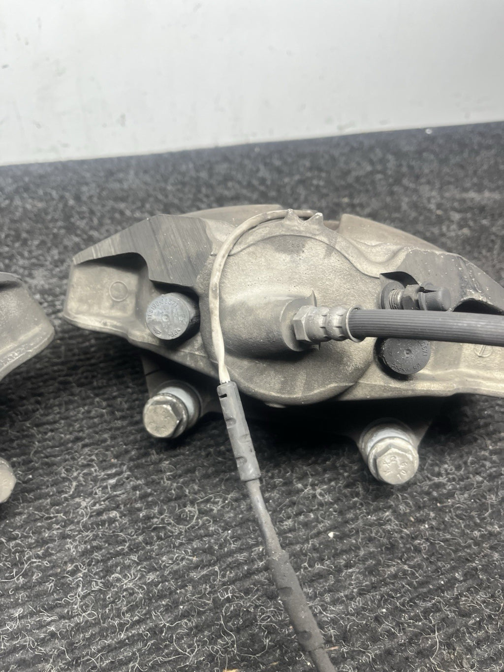 ☑️ 06-11 E90 E91 E92 E93 E84 335 Z4 BMW 335i Front Brake Caliper Set OEM