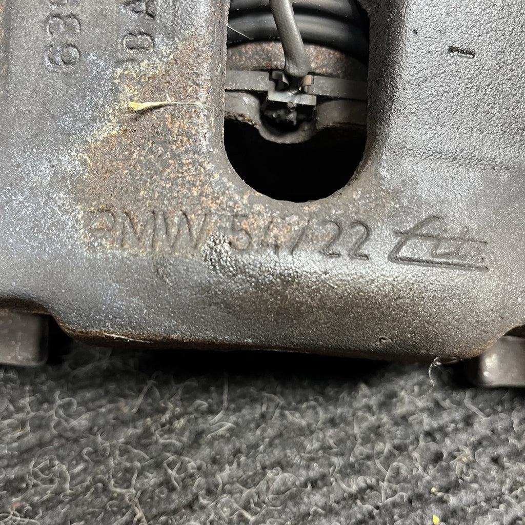 ☑️ 03-05 BMW E85 Z4 RWD SET OF 2 FRONT LEFT & RIGHT BRAKE CALIPER OEM *NOTE*