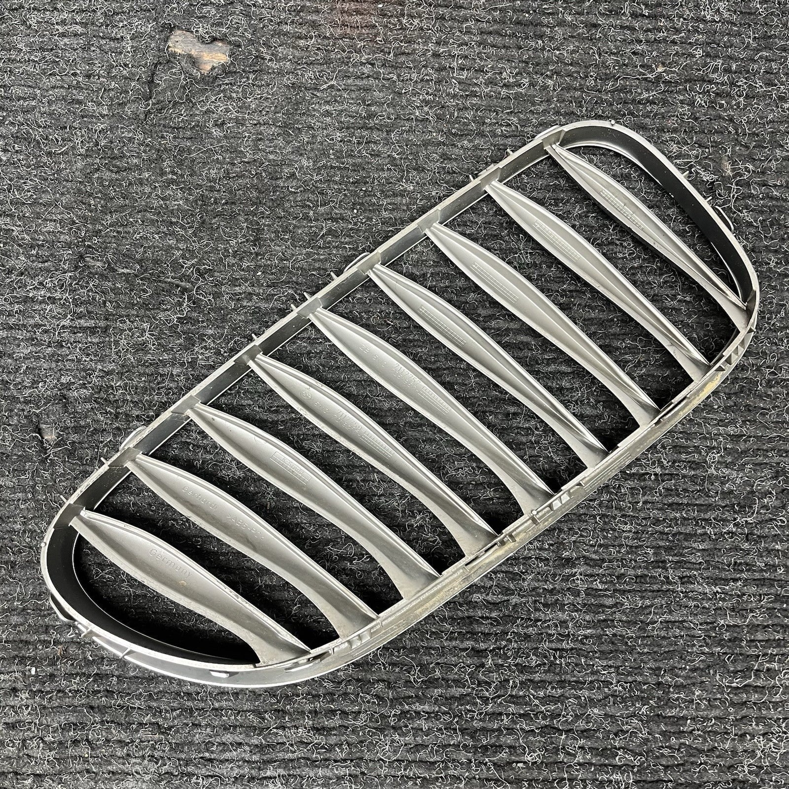 ☑️ 2003-2008 BMW Z4 Left Driver Side Grille Set OEM - 51137018218 W 7117757