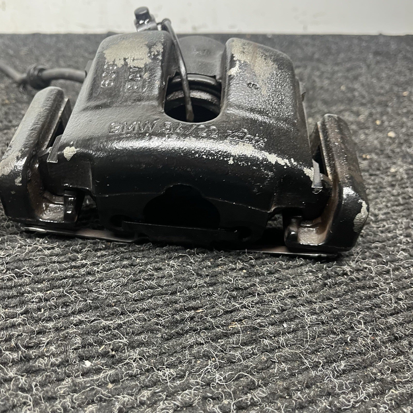 ☑️ 03-05 BMW E85 Z4 RWD SET OF 2 FRONT LEFT & RIGHT BRAKE CALIPER OEM *NOTE*
