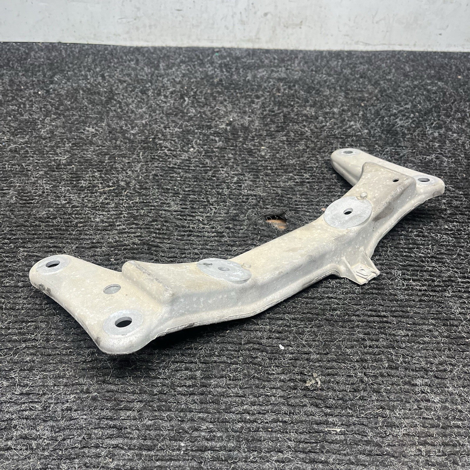 ☑️ 06-13 BMW E92 335i Automatic Transmission Mount Bracket Support OEM
