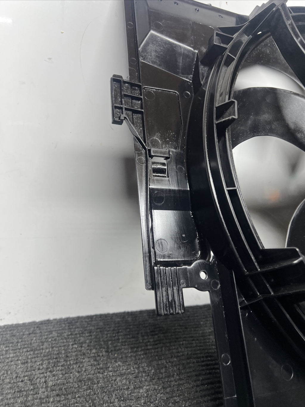 ☑️ 2013-2016 BMW 328i F30 Radiator Electric Fan Motor Blade Shroud