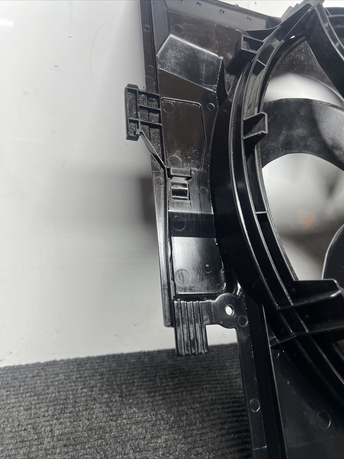 ☑️ 2013-2016 BMW 328i F30 Radiator Electric Fan Motor Blade Shroud