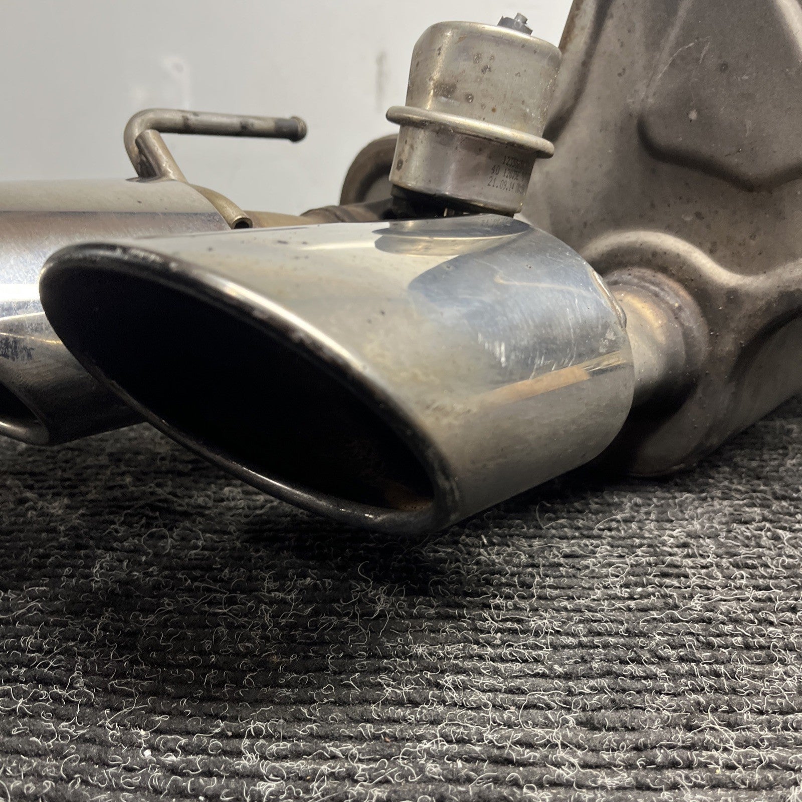 ☑️ 14-19 Ghibli 3.0L Motor Engine Driver Side Left LH Exhaust Muffler OEM