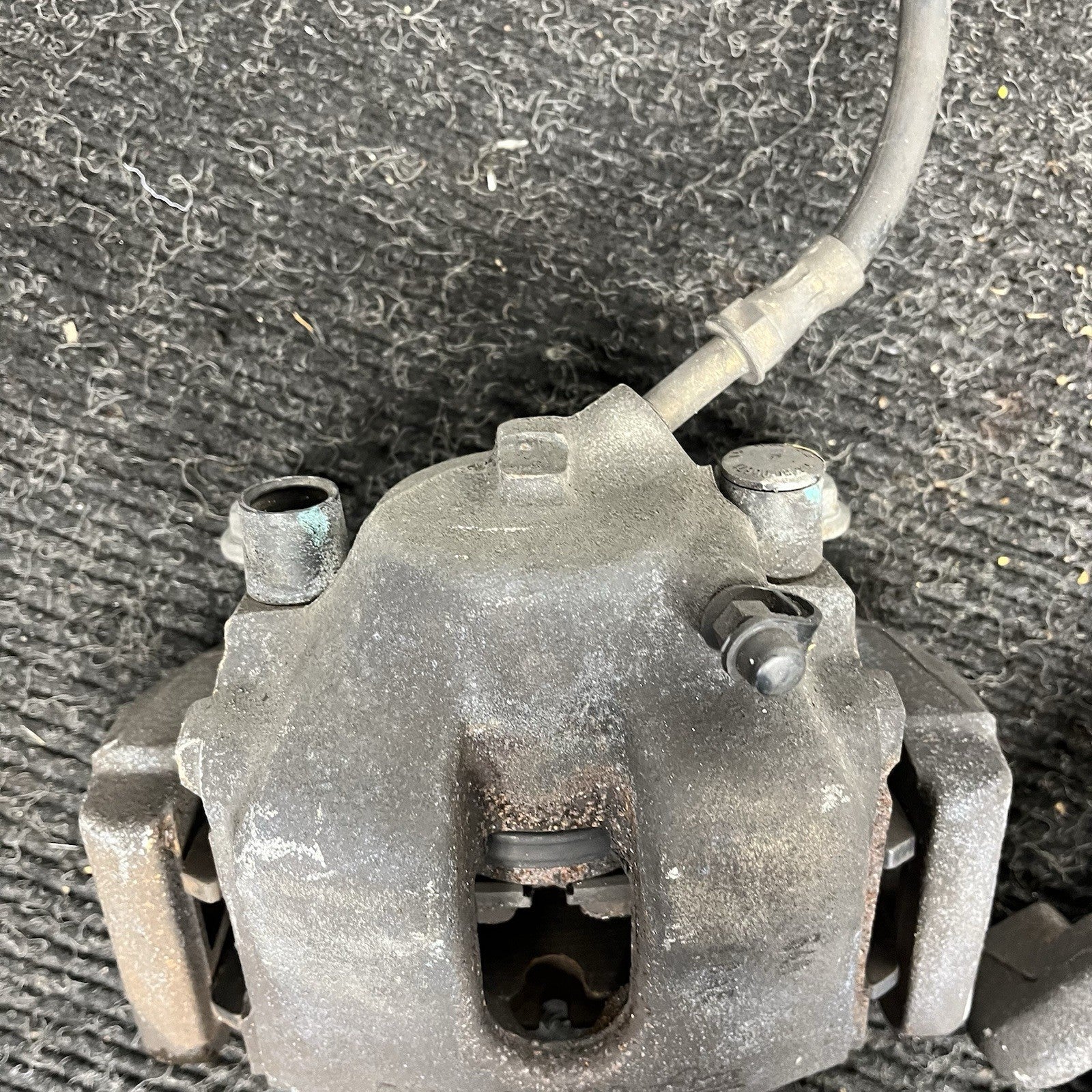 ☑️ 03-05 BMW E85 Z4 RWD SET OF 2 FRONT LEFT & RIGHT BRAKE CALIPER OEM *NOTE*