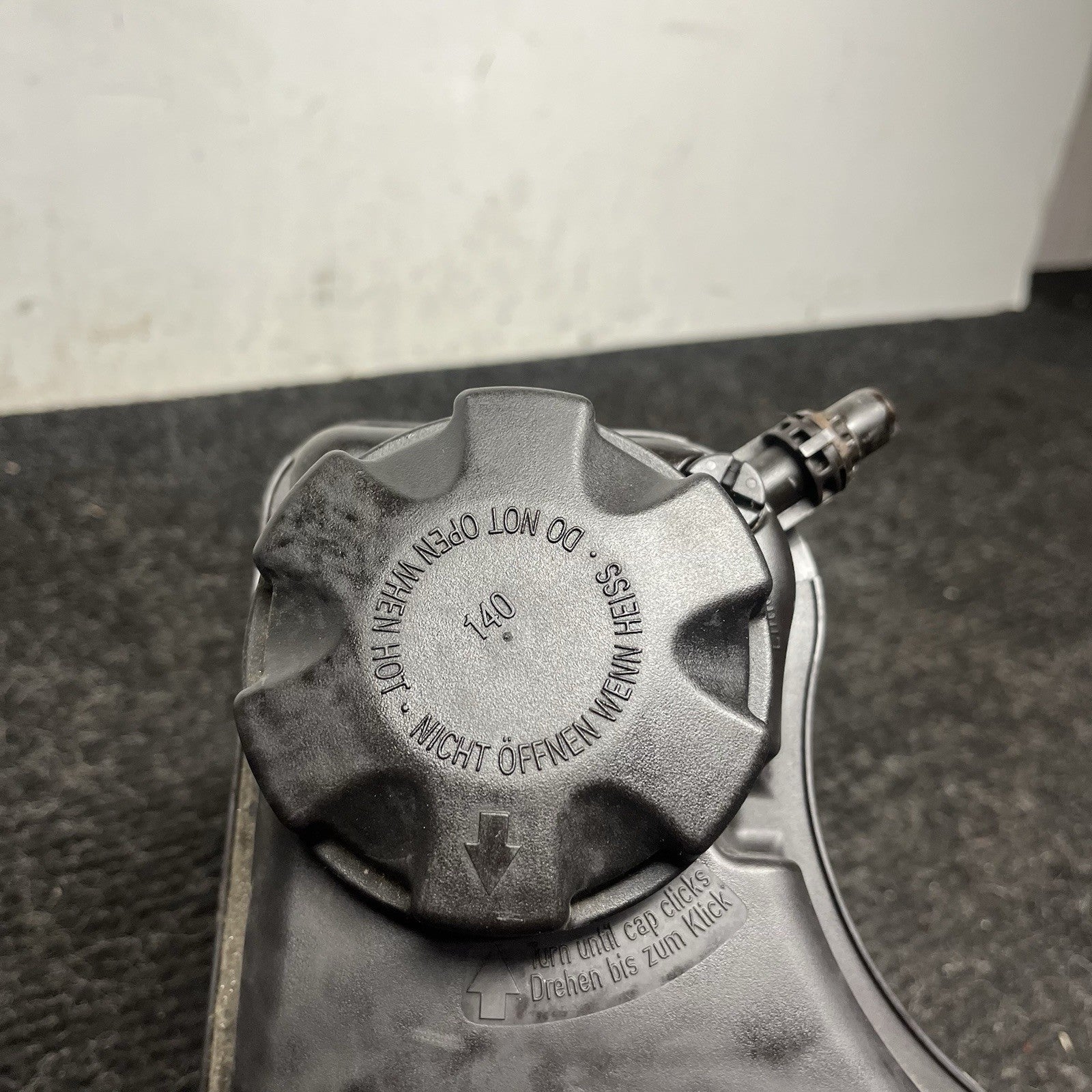 ☑️ 06-13 BMW E82 E88 E90 E92 E93 Radiator Expansion Tank Coolant Reservoir OEM