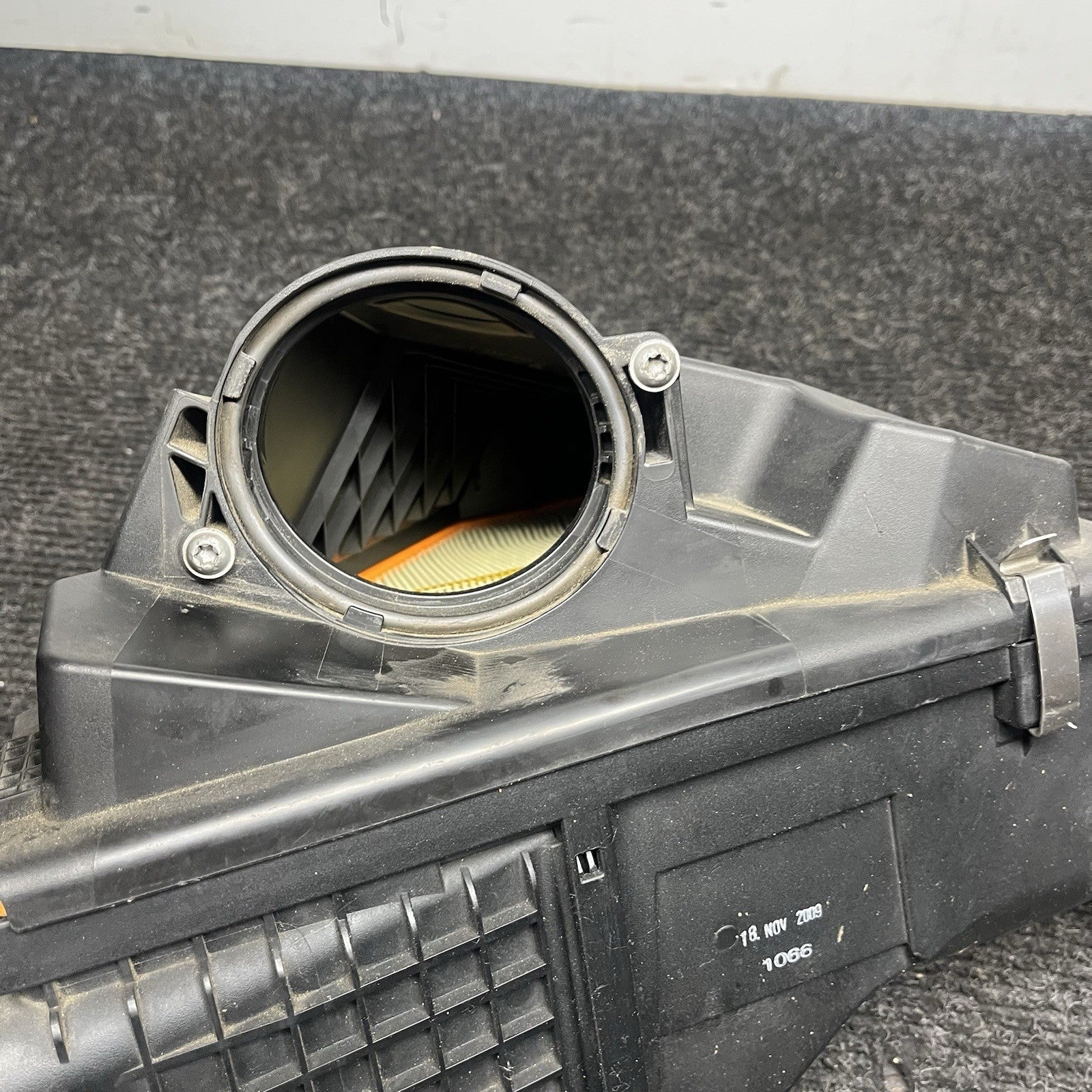 ☑️ 09-11 OEM BMW E90 335d M57 Diesel Engine Air Filter Housing Intake Silencer
