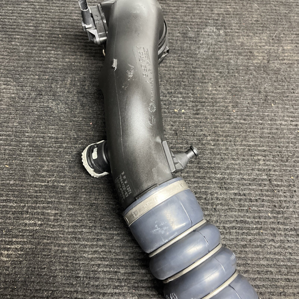 ☑️ 11-16 BMW 40LI 640I 535I UPPER AIR INTAKE DUCT HOSE TUBE PIPE OEM 23557610