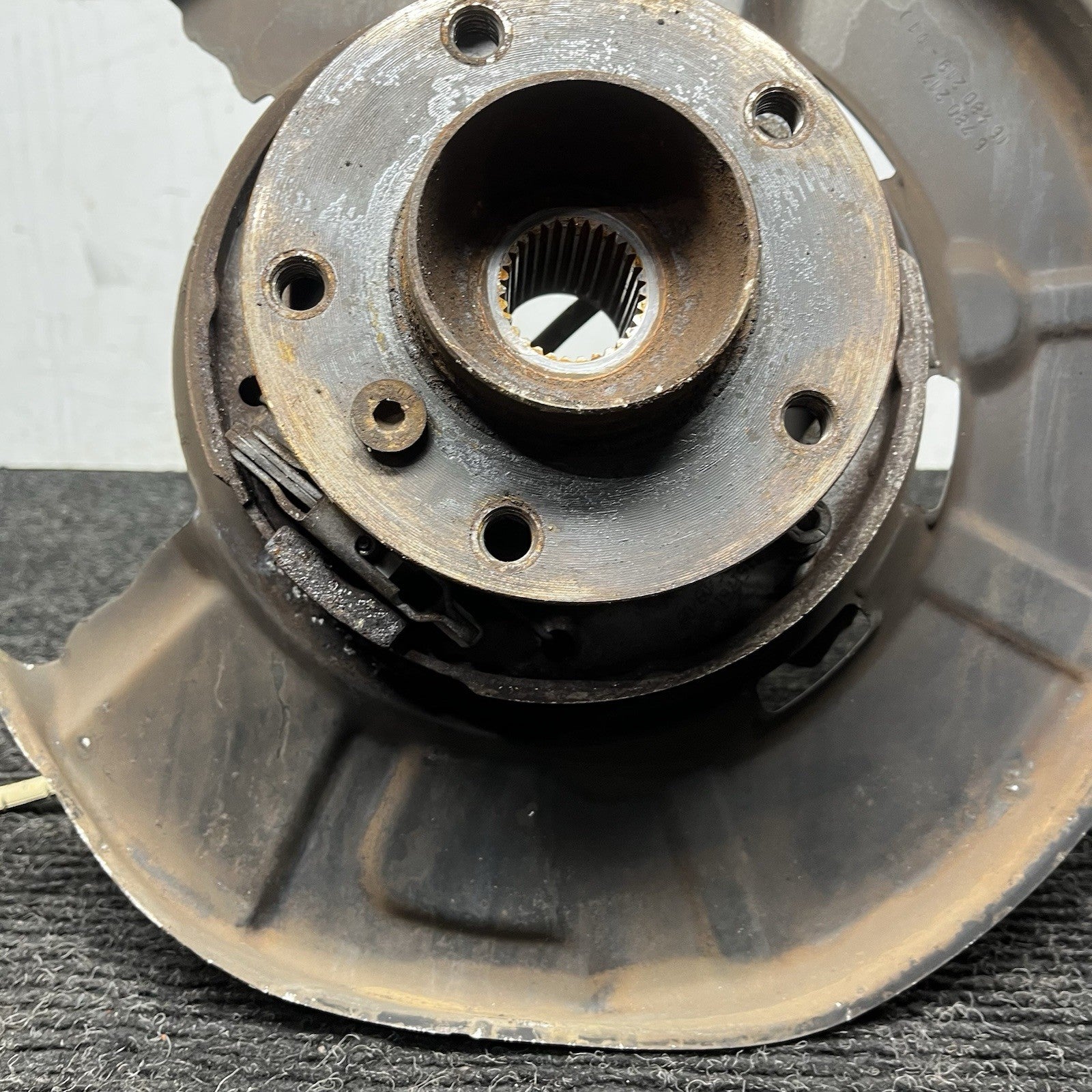 ☑️ 07-13 BMW E82 E88 E90 E92 E93 Rear Driver Hub Spindle Bearing Knuckle OEM