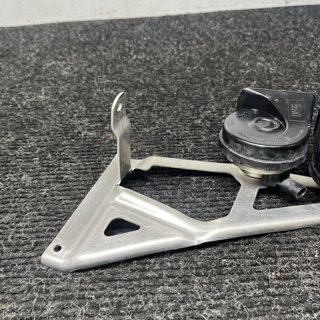 ☑️ BMW E9x M3 Horn Bracket With Horns 61337838541 08-13 E90 E92 E93