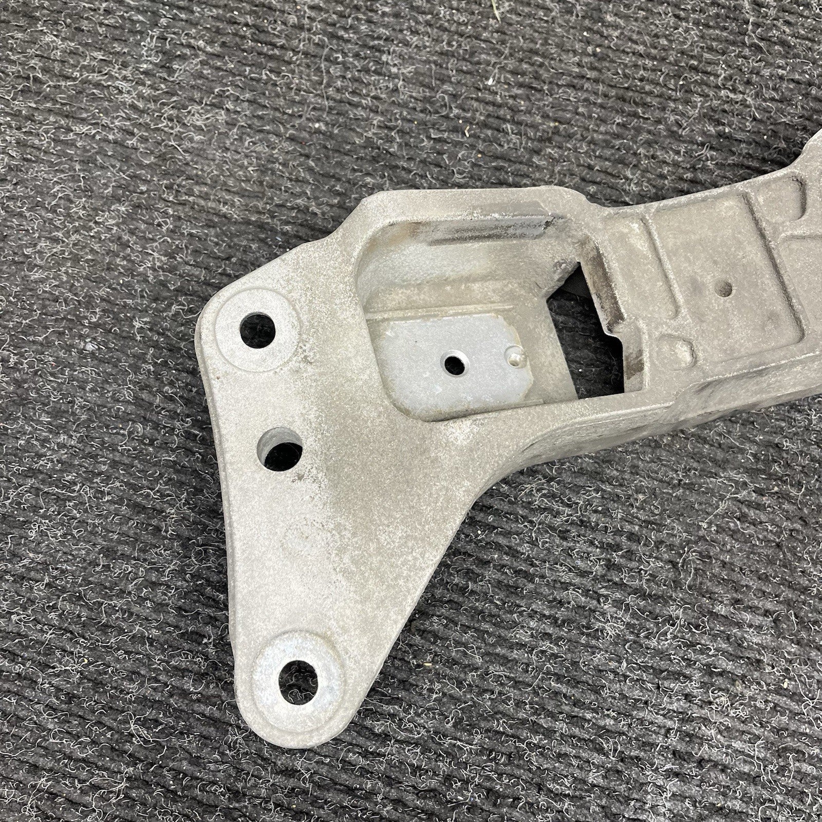 ☑️ 08-13 OEM BMW E90 E92 E93 M3 DCT Transmission Mount Bracket Support Gearbox