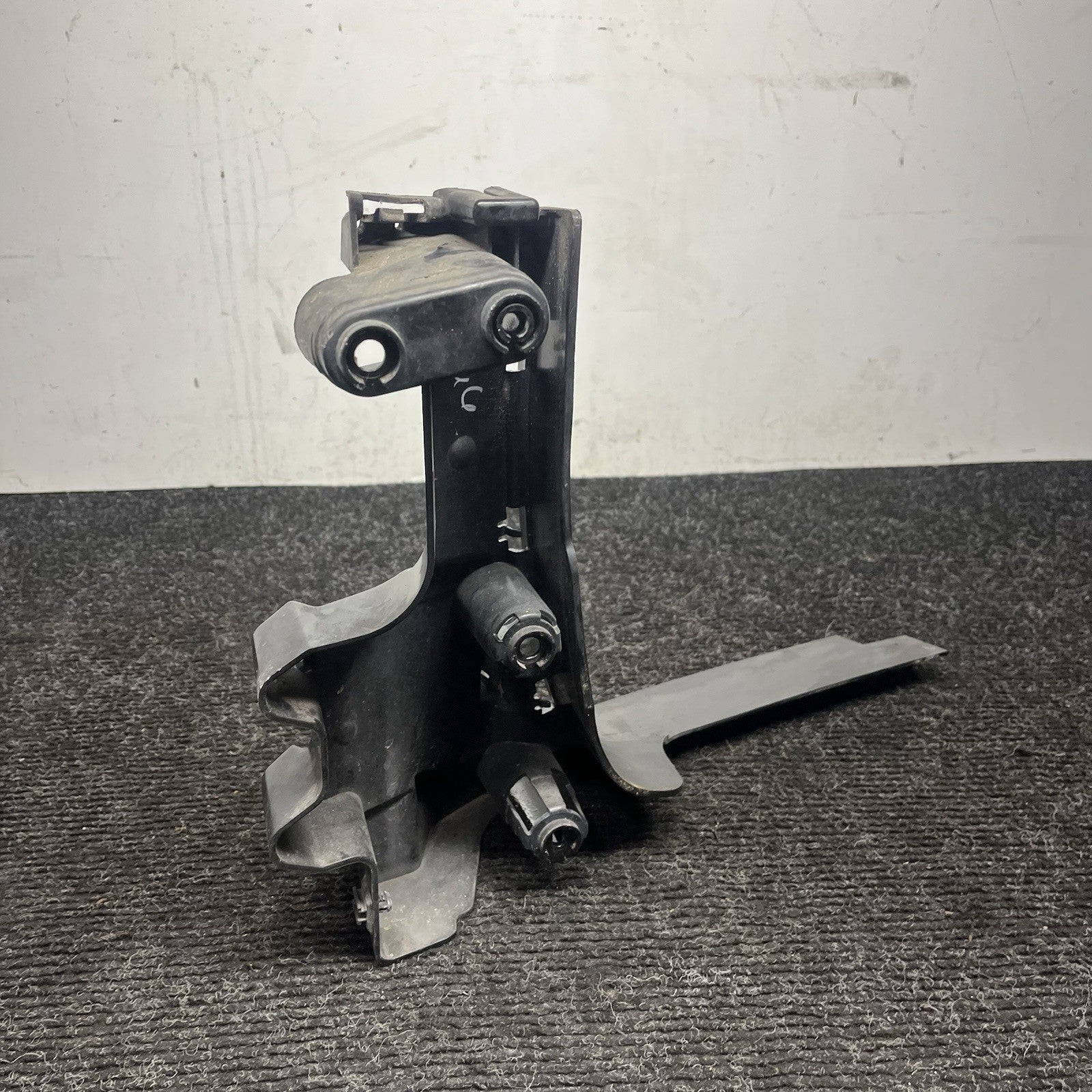 ☑️ REAR RIGHT INNER BUMPER MOUNT SUPPORT BRACKET OEM 2014-2018 BMW X5 F15