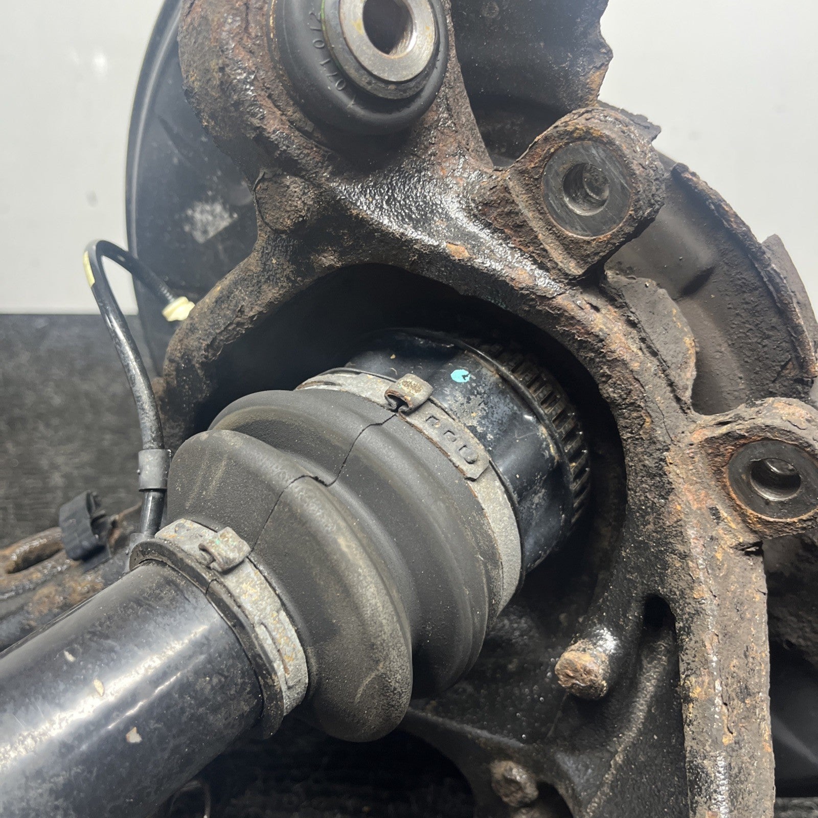 ☑️ 01-06 BMW E46 330i 330 REAR RIGHT TRAILING ARM KNUCKLE WHEEL HUB W/AXLE  OEM
