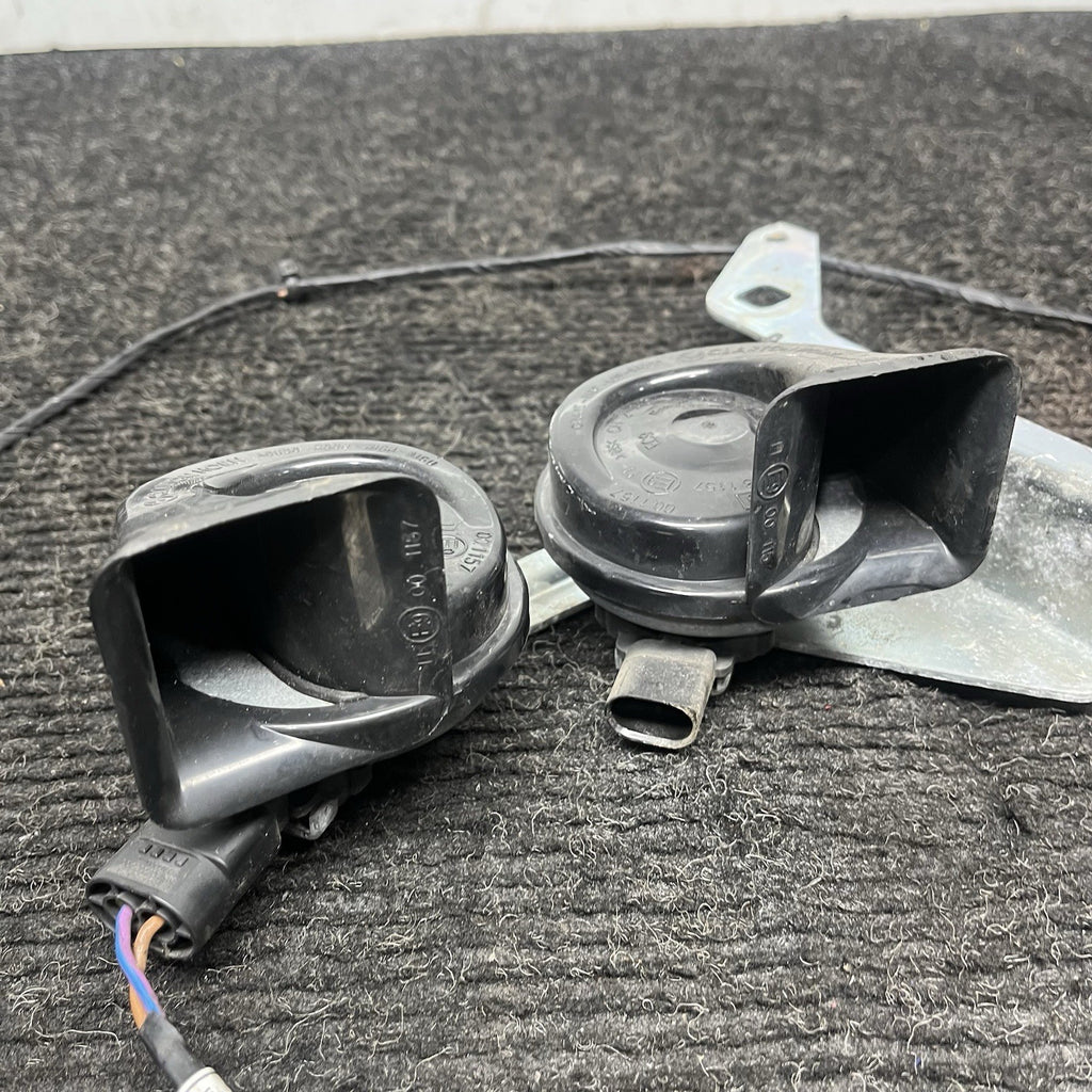 ☑️ 08-13 OEM BMW E82 E88 128i 135i Left Right Horn Signal Low Tone Pitch PAIR