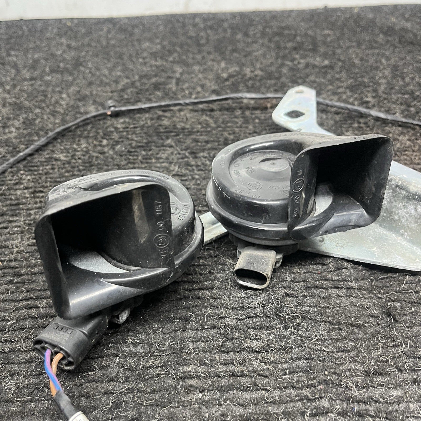 ☑️ 08-13 OEM BMW E82 E88 128i 135i Left Right Horn Signal Low Tone Pitch PAIR