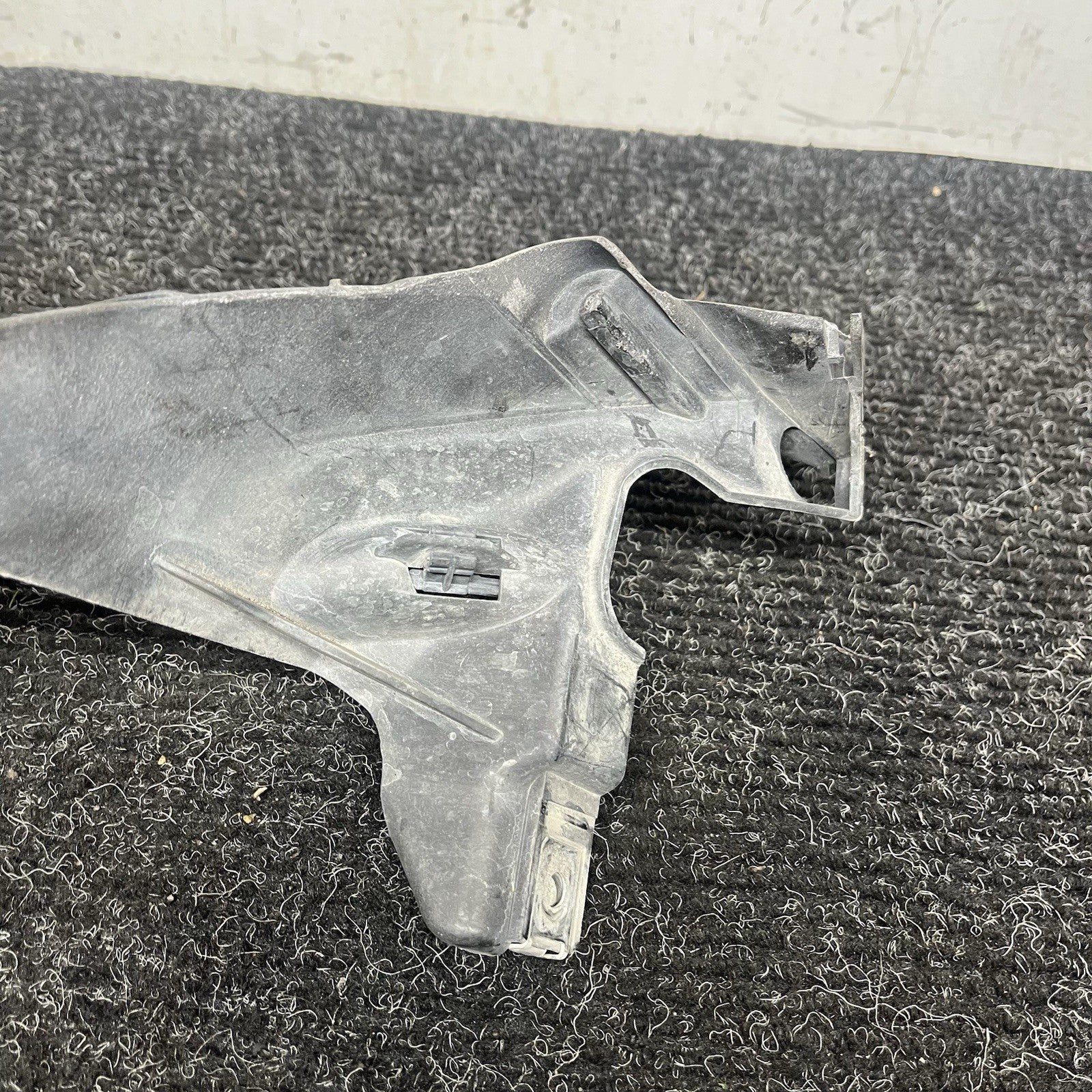 ☑️ 08-13 BMW E82 E88 135 Right Passenger Headlight Arm Bracket Mount