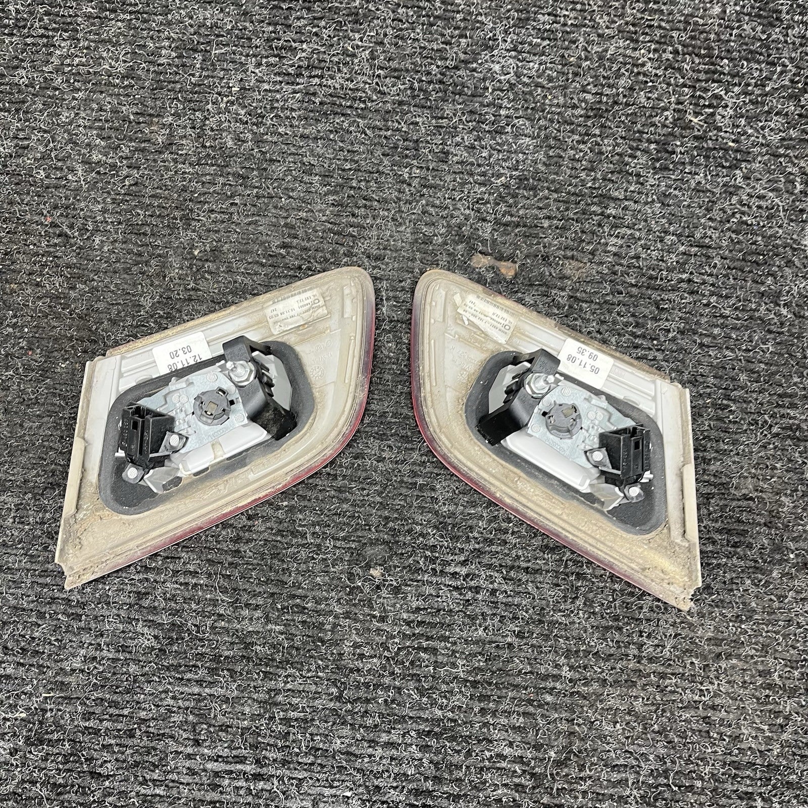 ☑️ 2007-2010 BMW E92 328i 335i COUPE INNER TAIL LIGHT PAIR PRE-LCI OEM NOTE
