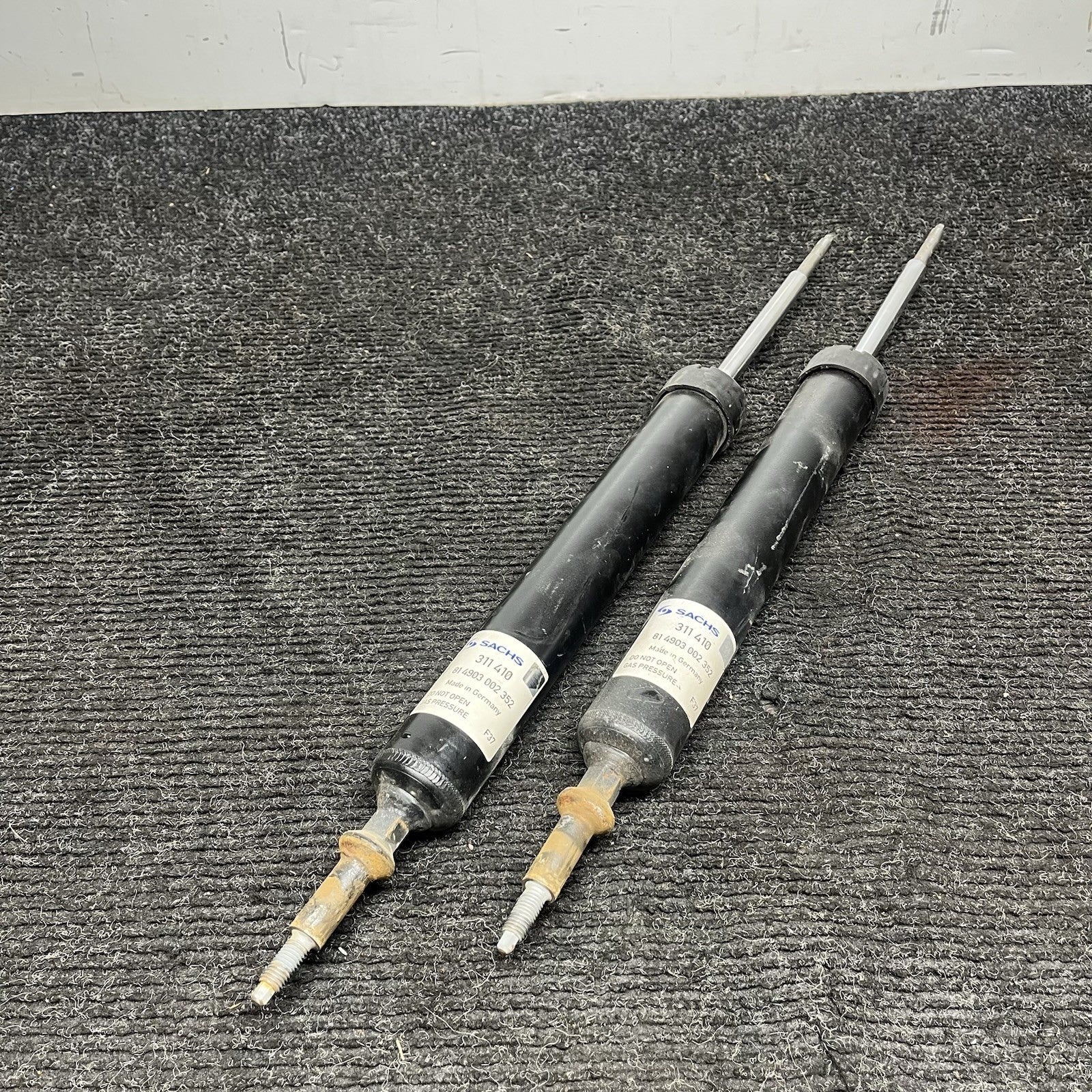 ☑️ BMW E82 E88 E90 E92 128i 135i 328i 328xi 335i Rear Shock Absorber Pair Sachs