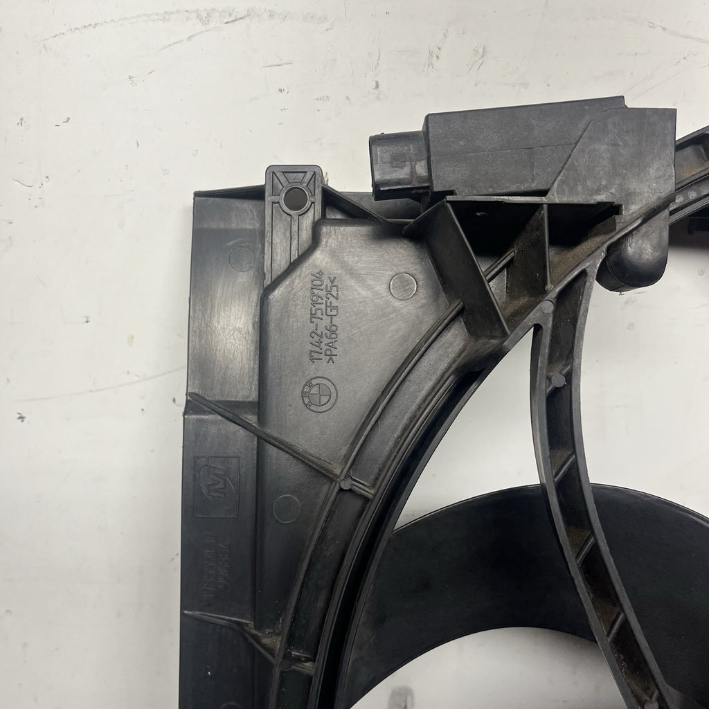 ☑️ BMW E85 Z4 3.0L M54 Engine Radiator Cooling Fan Automatic 600W OEM 113k Miles