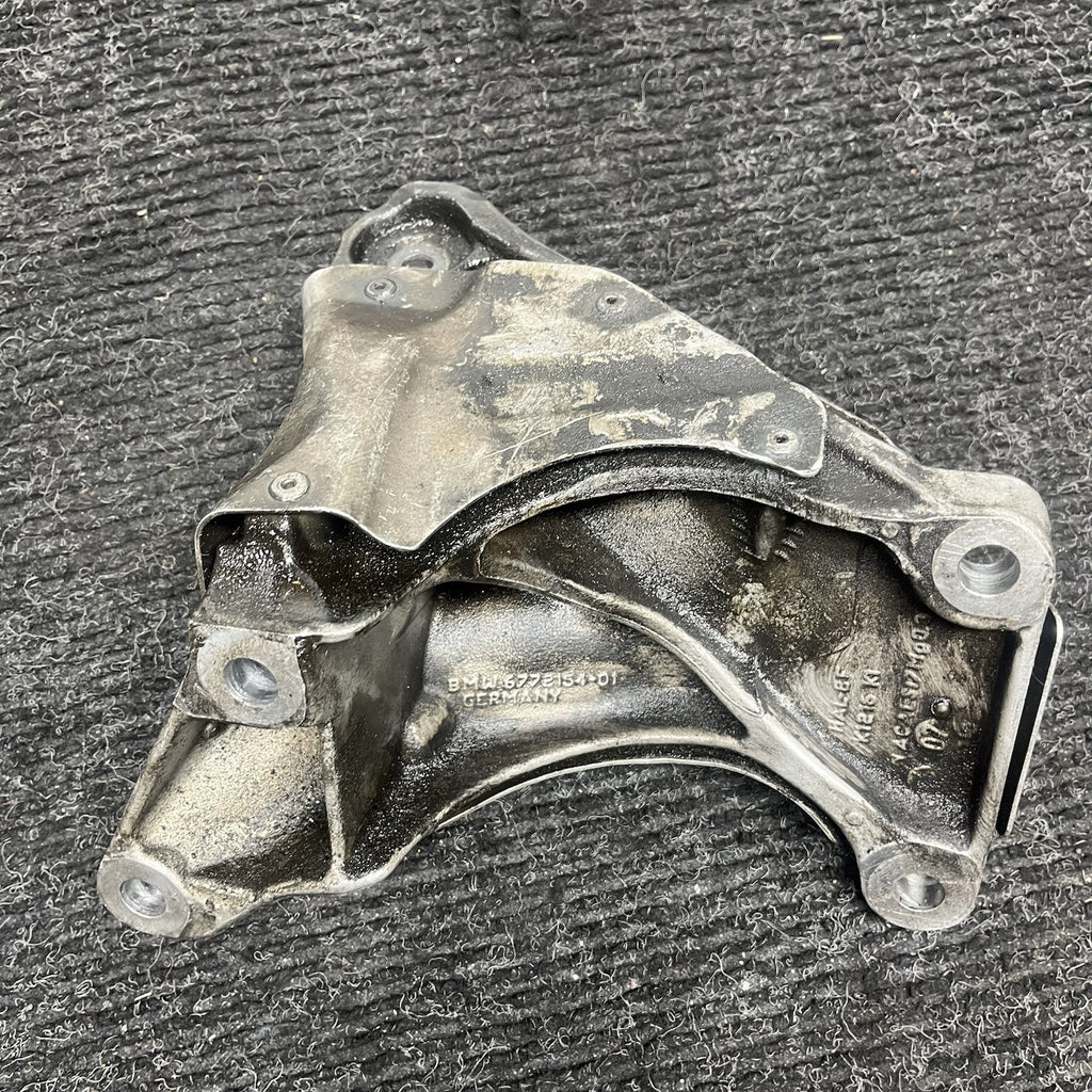 07-11 BMW E82 E88 E90 E92 135I 335I N54 Z4 RIGHT PASSENGER ENGINE MOUNT BRACKET