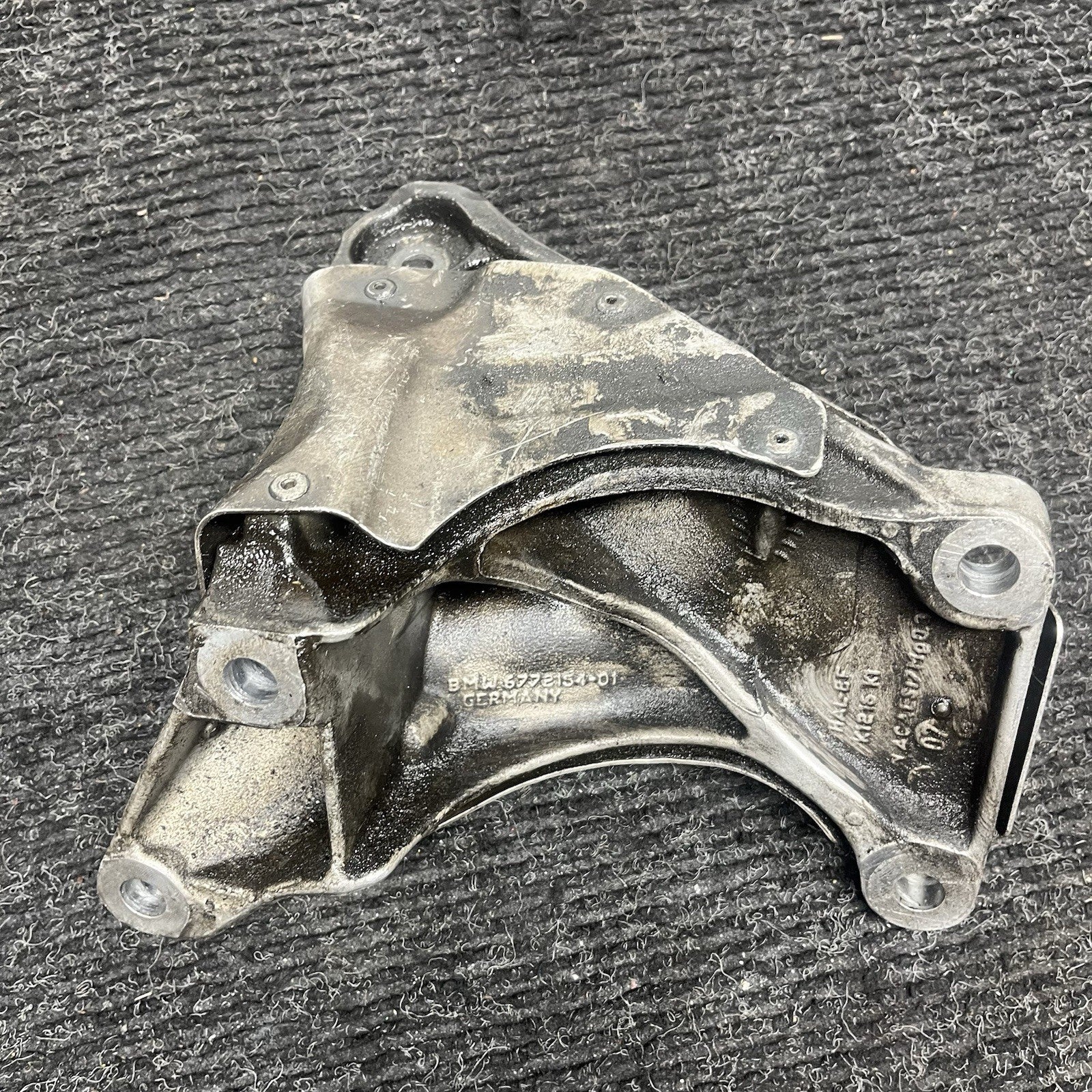 07-11 BMW E82 E88 E90 E92 135I 335I N54 Z4 RIGHT PASSENGER ENGINE MOUNT BRACKET