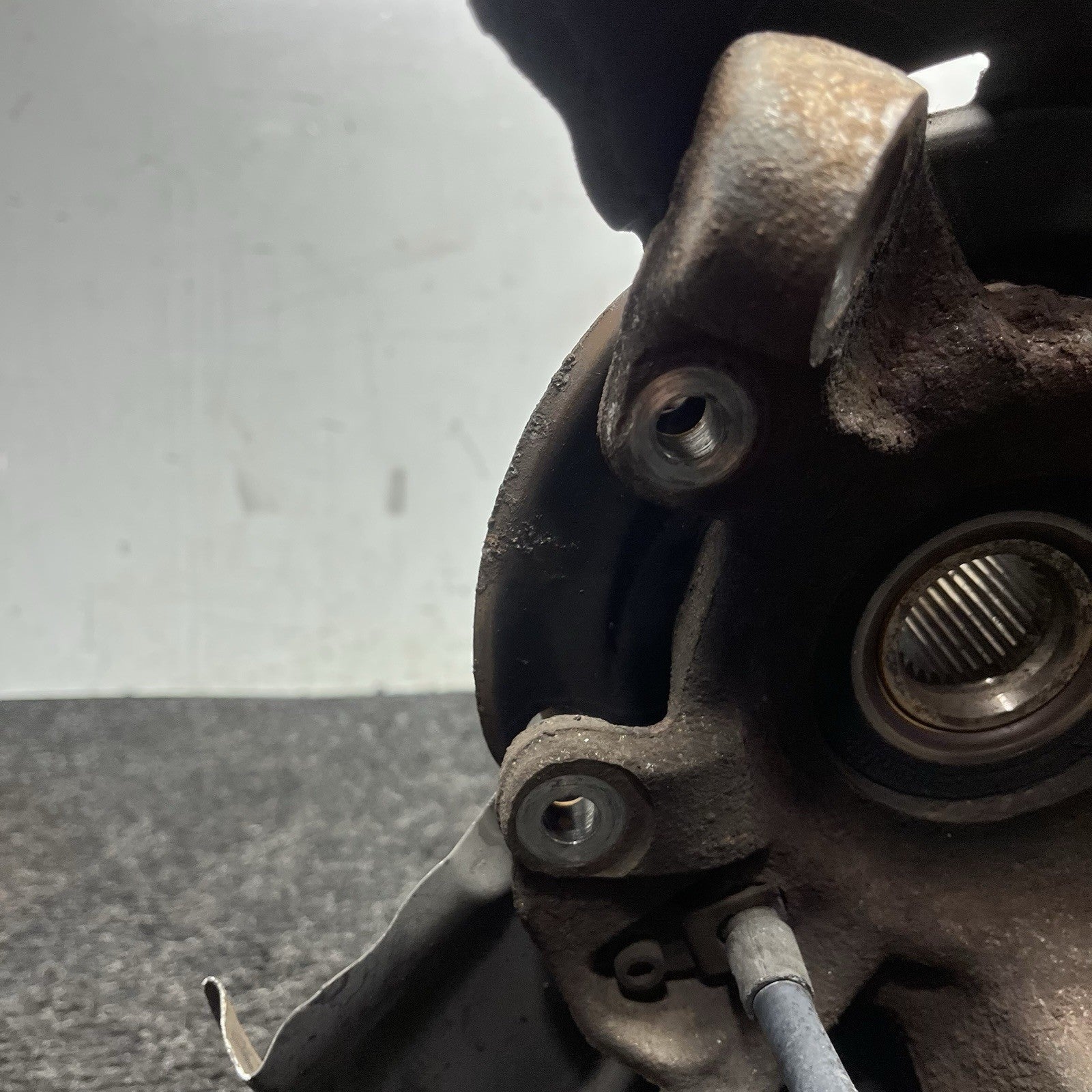 ☑️ 07-13 BMW E82 E88 E90 E92 E93 Rear Passenger Hub Spindle Bearing Knuckle OEM