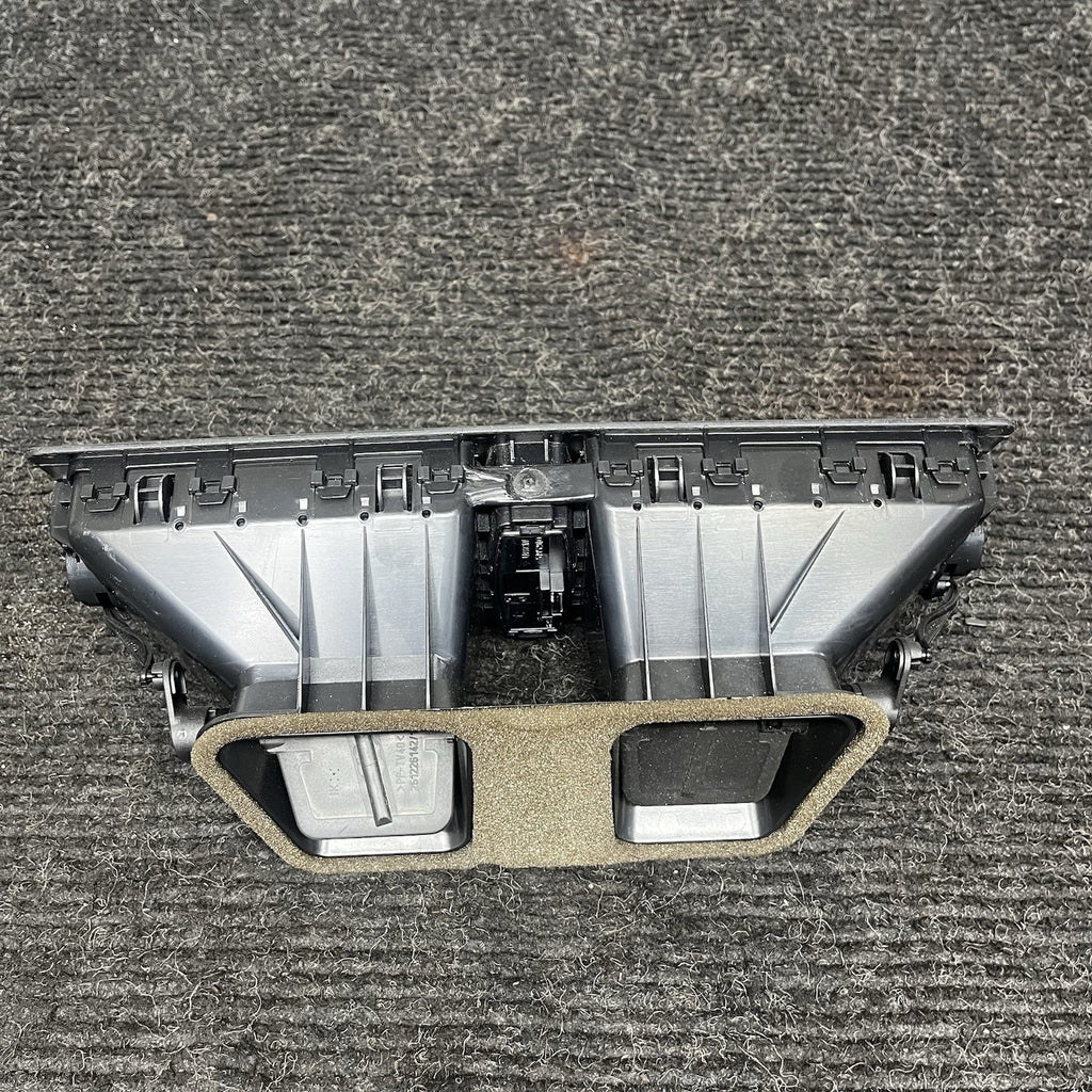 ☑️ 08-13 OEM BMW E82 E88 128 135 Central Dash Dashboard Air Vent Hazard Light