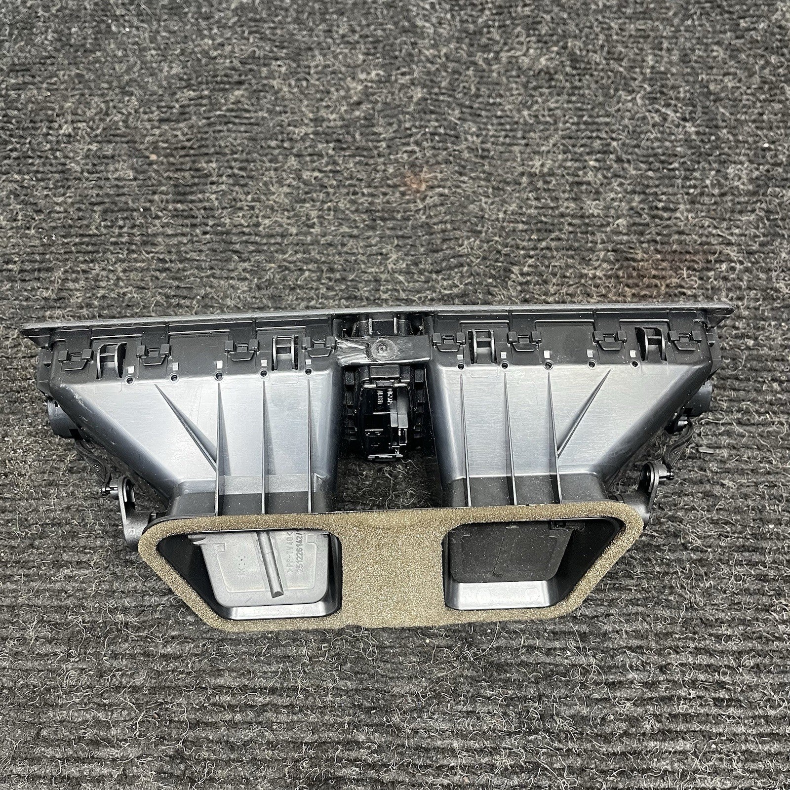 ☑️ 08-13 OEM BMW E82 E88 128 135 Central Dash Dashboard Air Vent Hazard Light