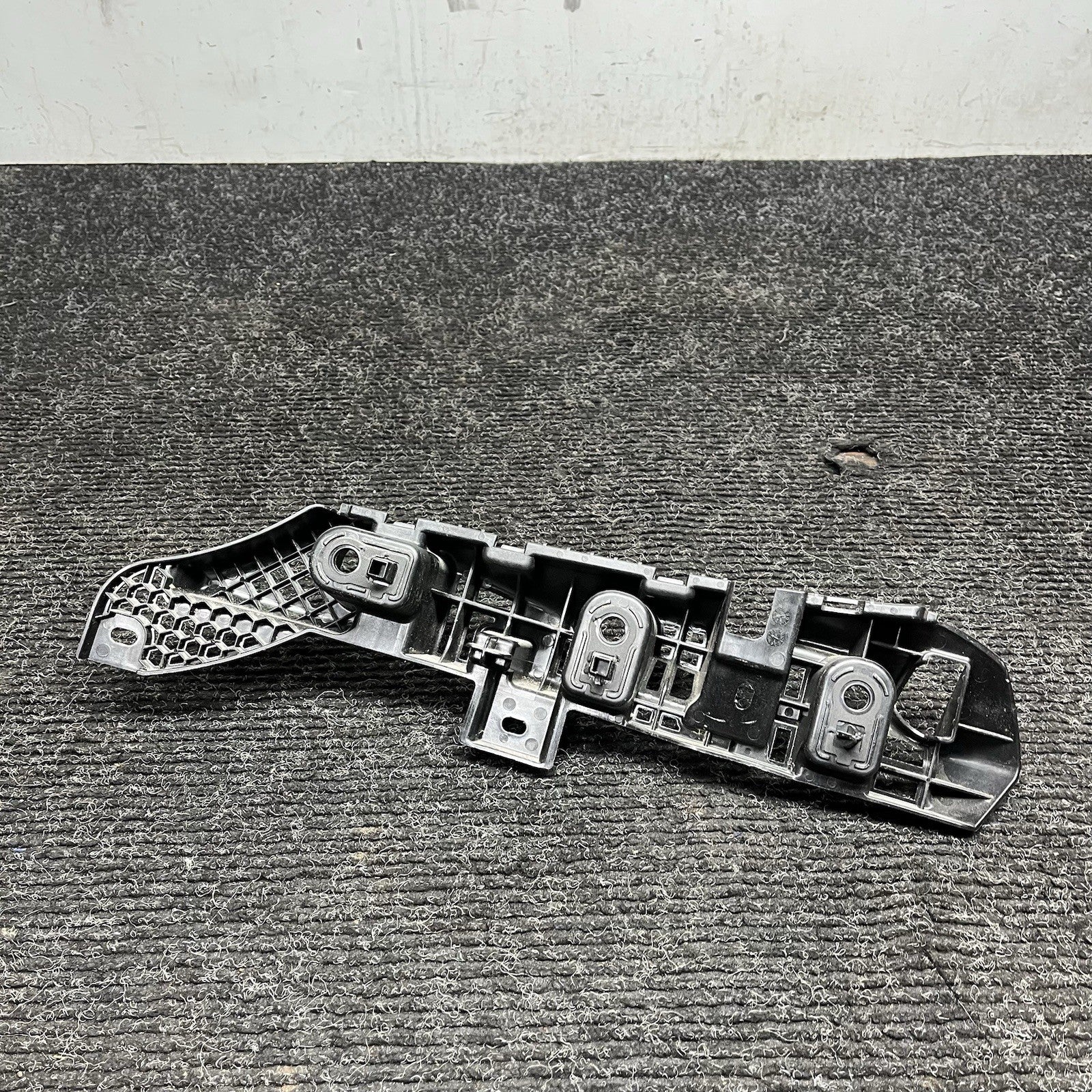 ☑️ 2022-2025 TOYOTA GR86 BRZ REAR BUMPER LEFT SIDE UPPER MOUNT BRACKET OEM