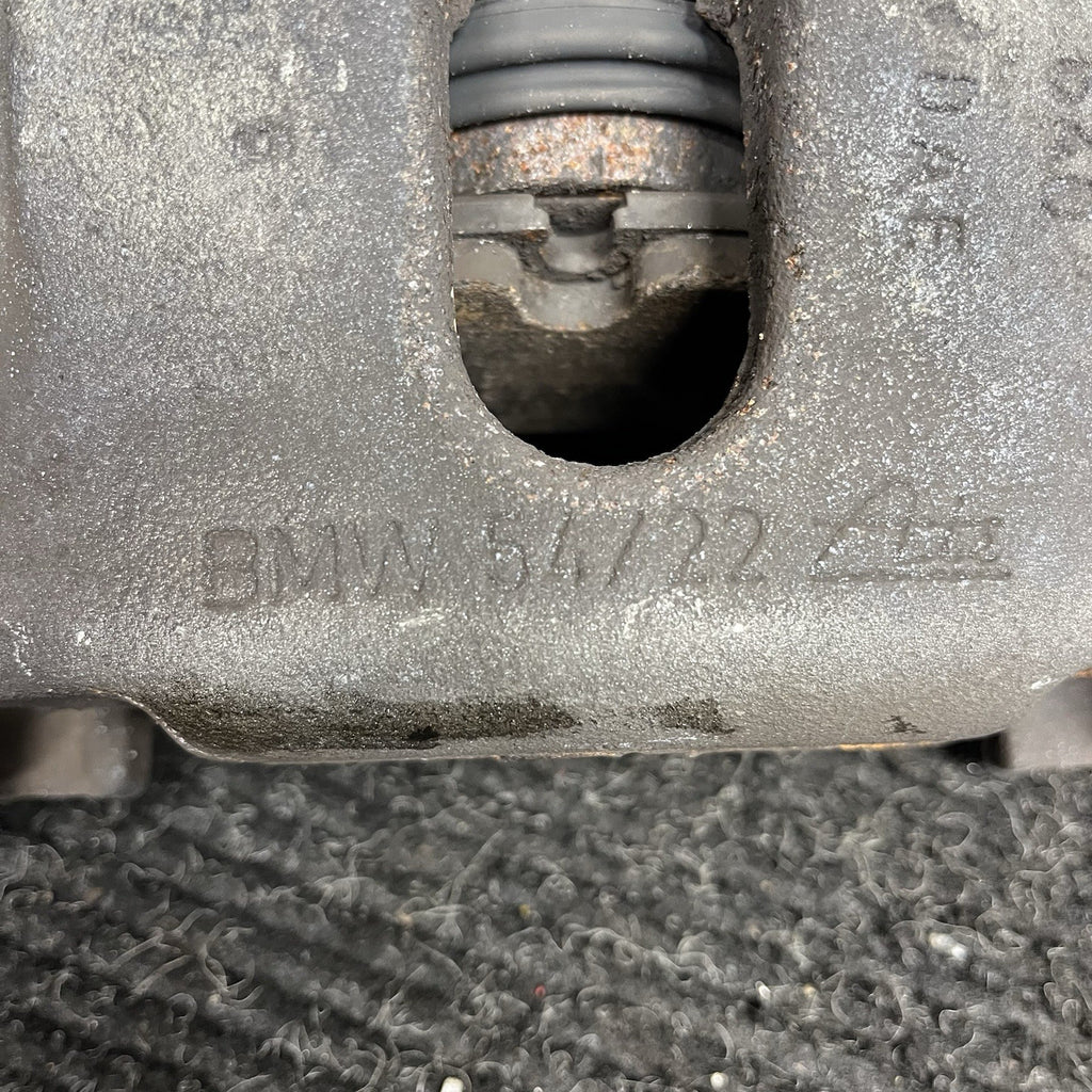 ☑️ 03-05 BMW E85 Z4 RWD SET OF 2 FRONT LEFT & RIGHT BRAKE CALIPER OEM *NOTE*