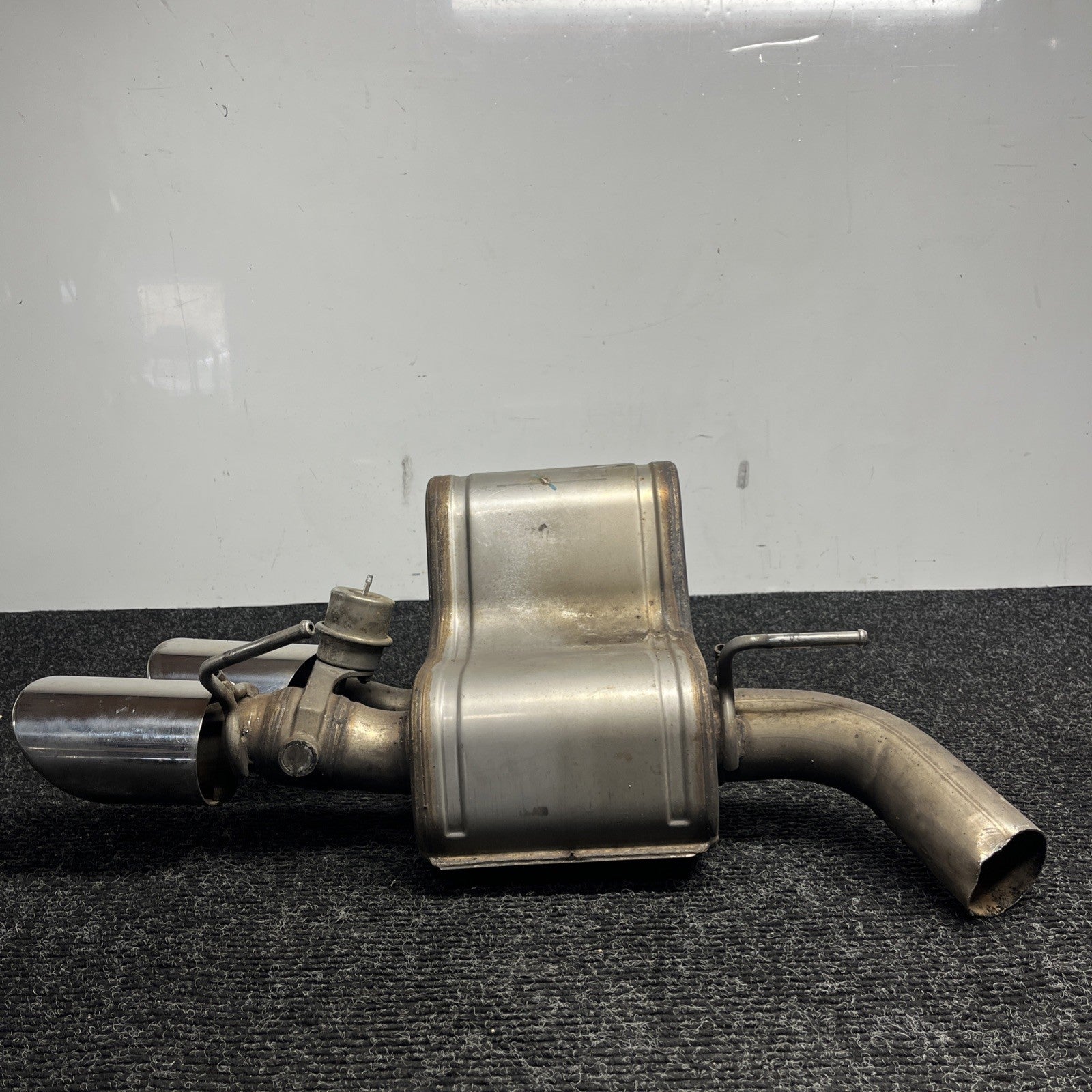 ☑️ 14-19 Ghibli 3.0L Motor Engine Passenger Side Right Exhaust Muffler OEM