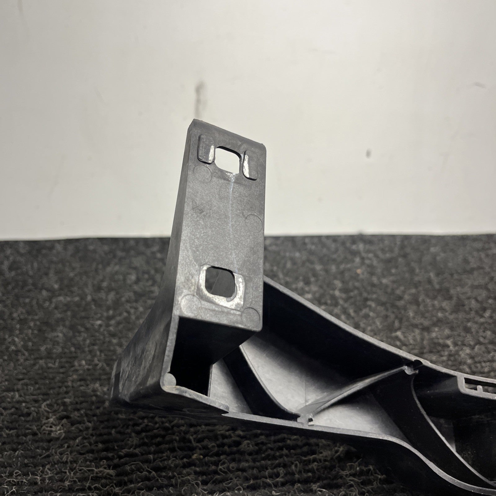 ☑️ 07-10 OEM BMW E92 E93 335 Right Passenger Headlight Bracket Carrier Mount